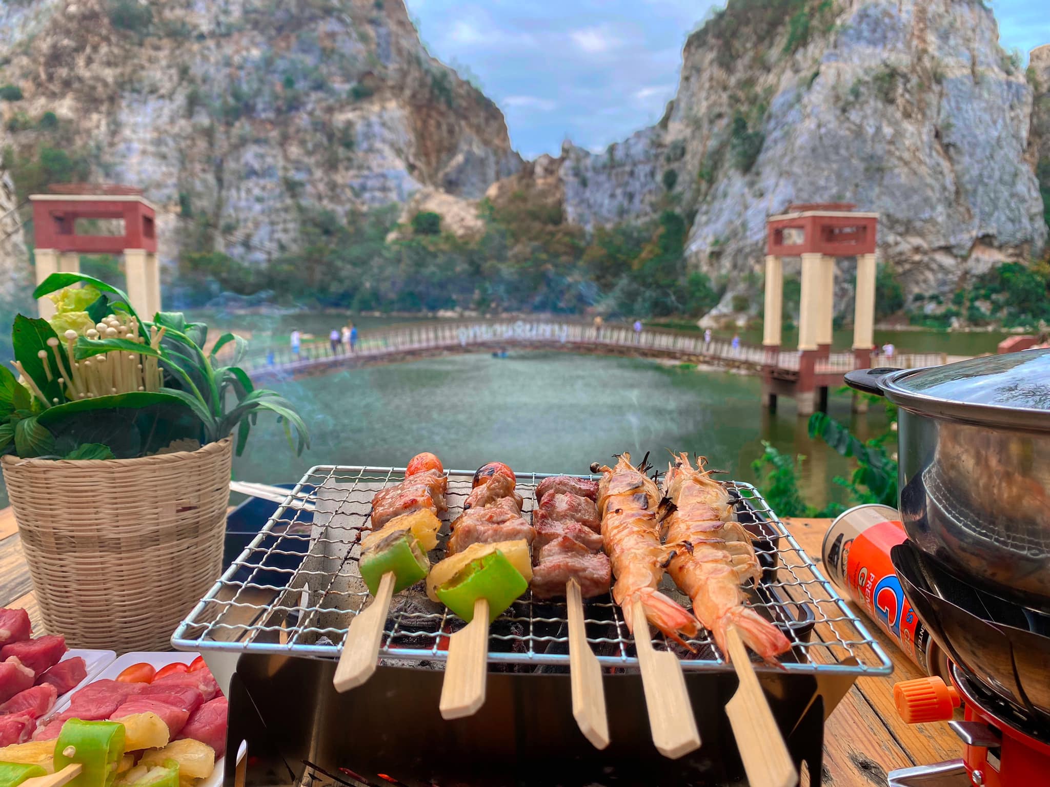 กอบัว, บ้านอาหารไทย, บ้านบัว, บ้านรั้วไม้ Cuisine &amp; Cafe, ครัวหอมมันปู, ร้านไหน อุทยานหินเขางู ราชบุรี, สวนอาหาร รางตาล, Pakmud แซ่บหมูทะ, สาขาโพธาราม, ถึงพริกถึงขิง, มะม่วงคู่, เนื้อต้มบ้านสิงห์ เจ๊ติ๋ม, โกรกแดง, ชุมทางของอร่อย, Mainichi365, Octospider restaurant, Lim cafe Photaram, ครัวตะนาวศรี สวนผึ้ง ราชบุรี, อาตี๋โกปี๊, โอปอชิฟฟ่อนเค้ก, ก๋วยเตี๋ยวปลาแม่กลอง, ติ๋มเค้กมะพร้าวอ่อน, ก๋วยเตี๋ยวโบราณป้าฮวย, โอ่งข้าวโอ่งน้ำ, ครัวม่อนไข่ สวนผึ้ง ราชบุรี, ShabuDo