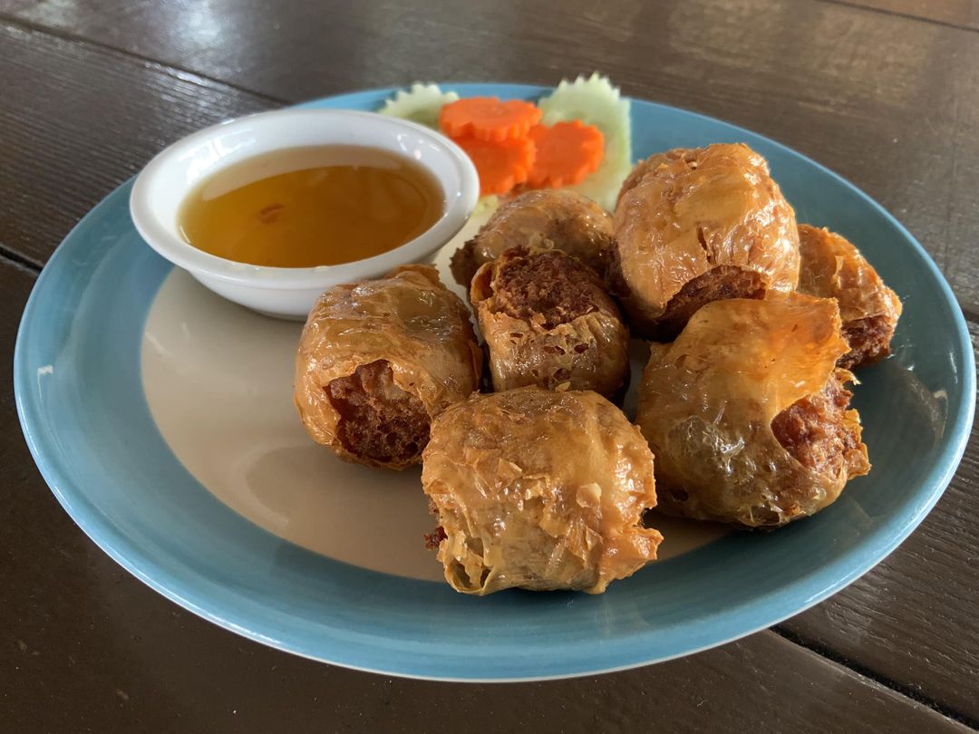 ข้าวต้มปลา 164, สาขาพัทยา, ข้าวต้มกุ๊ย ปาหนัน สูตรต้นตำรับ สาขาพัทยา , ข้าวต้มปลาเจ้าเก่า ลานโพธิ์เดิม, เจ๊นงค์ ข้าวต้มบาทเดียว พัทยา, ข้าวต้มป้าเล็กโต้รุ่ง, ราชาข้าวต้มผักบุ้งลอยฟ้า พัทยากลาง, ป.อยู่เย็นรสเด่น พัทยา, ข้าวต้มปลาปัญญาชน, สาขาพัทยากลางสาย 3, ราชาข้าวต้มผักบุ้งลอยฟ้า, สาขาพัทยาสาย 3, ข้าวต้มหนุ่ม พัทยา, ตี๋เล็ก ข้าวต้มปลา, ข้าวต้มปลาแป๊ะจั๊ว, ร้านข้าวต้มประจันบาน, ข้าวต้มโชคอนันต์