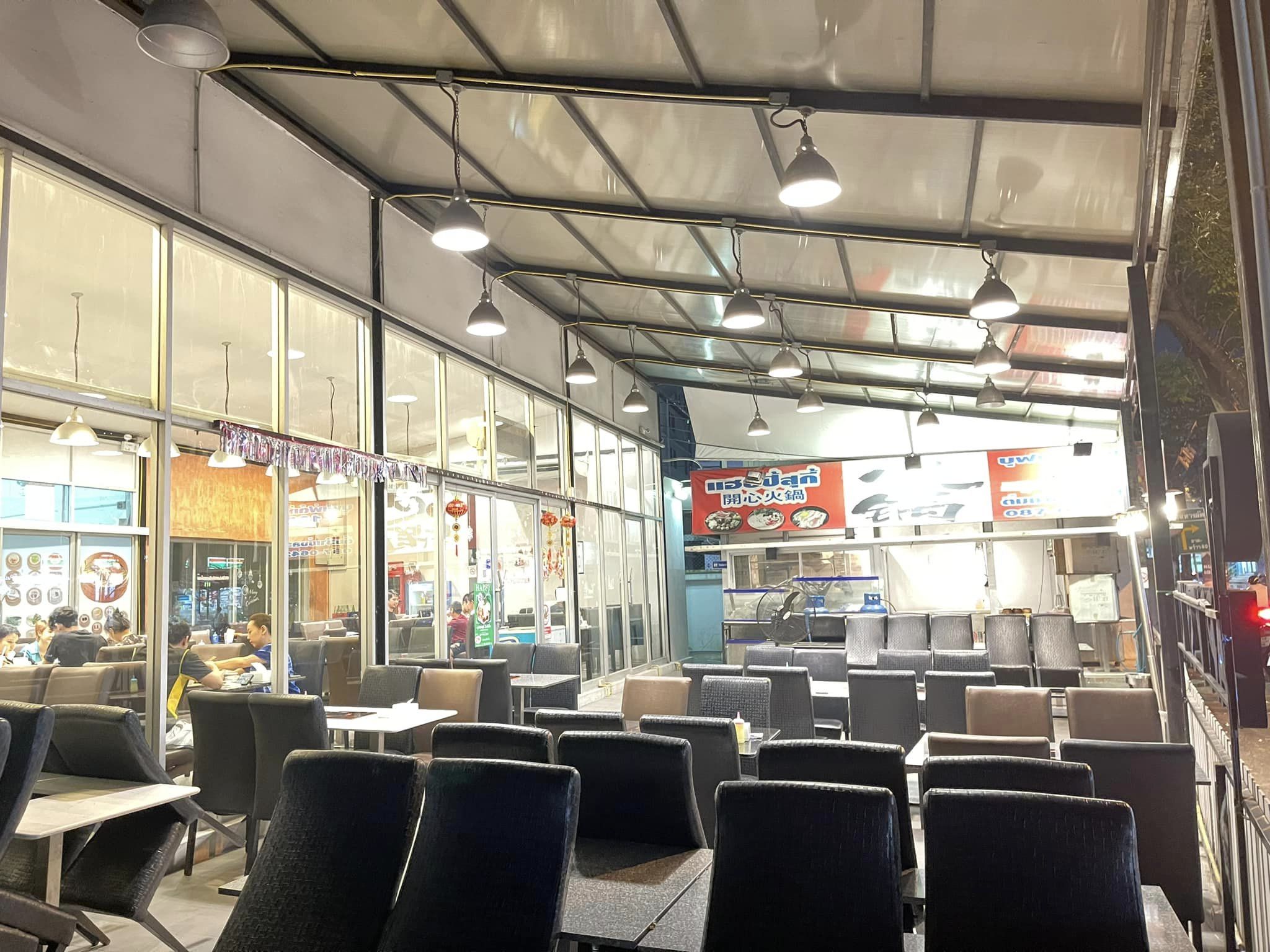 Baan suki, Y.O.U หมูกระทะ, JJANG restaurant and BBQ, ฮ่องเต้ สุกี้-ปิ้งย่าง บุฟเฟ่ต์, สุกี้ตี๋น้อย, สาขาเลียบด่วนเอกมัยรามอินทรา, BestBeef, ปิ้ง-ย่างเทวดา, Happy Suki, 18 มงกุฎ สุกี้-ชาบู, สุกี้ดารา, อร่อยติ่มซำ สุกี้สไตล์ฮ่องกง