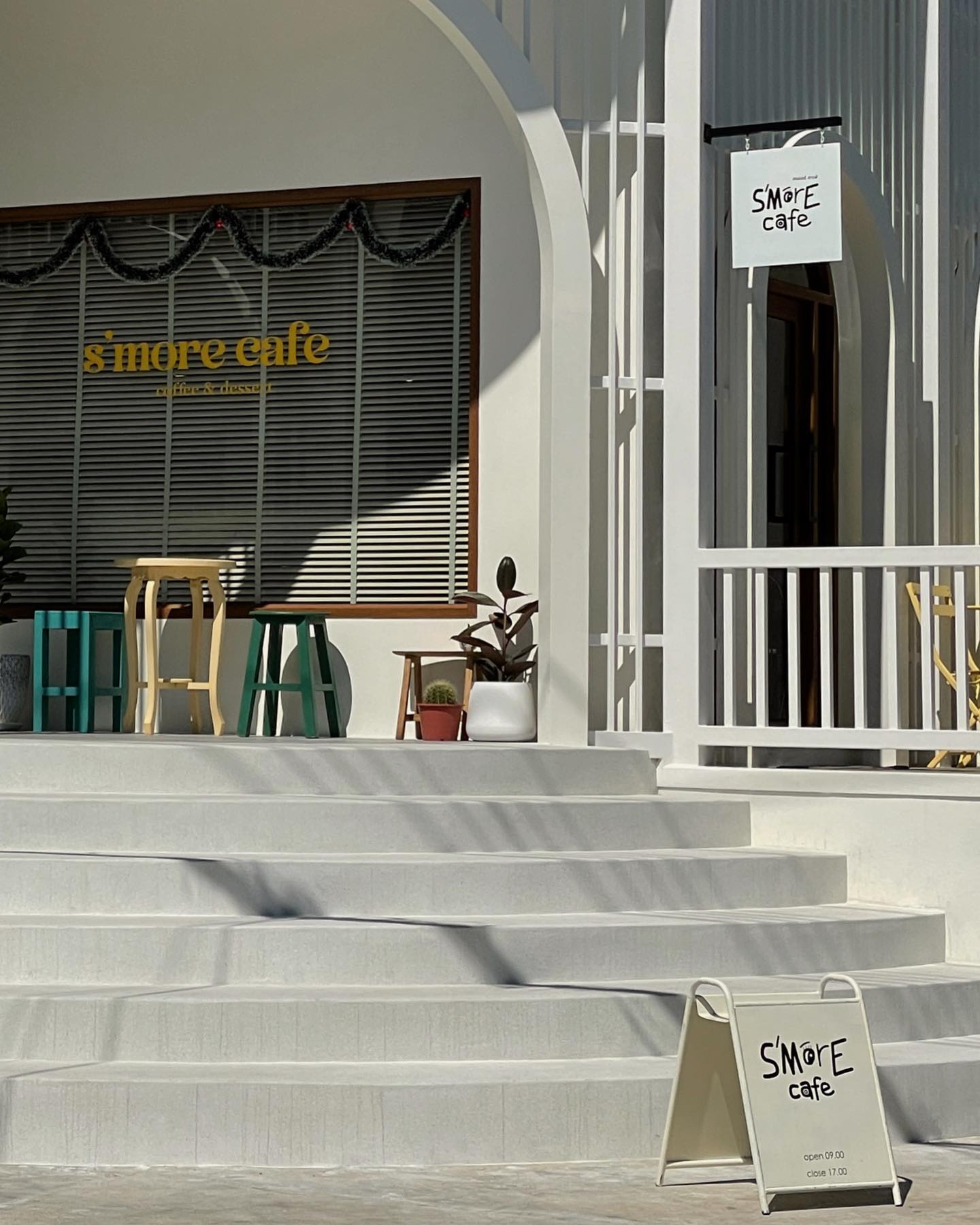 Air Space Hua Hin, ปลีกวิเวก คาเฟ่, After morning cafe, The Chocolate Factory HuaHin, DRIP RIM LAY, Top Seacret Beach Cafe, Molley coffee stand, RowHou8e Cafe' HuaHin106, 25 Monday cafe', S'more Cafe Huahin, Tree House Cafe', Wilaiwan Hua Hin