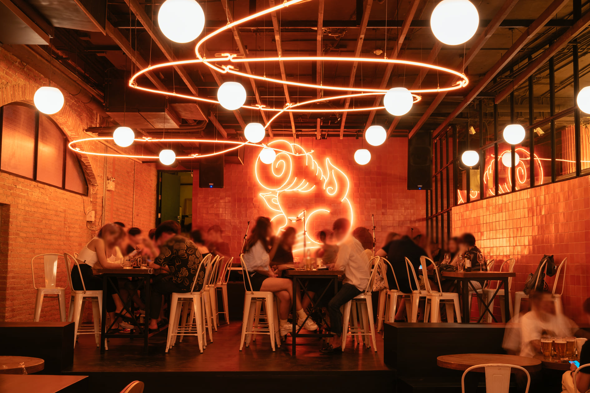 Pachi Bangkok, AINU Bar, Beer Belly Bkk, Cardroom BKK, She Bar, Rabbit Hole, Ekamai Beer House, SOHO BKK, Thonglor Yokocho トンロー横丁, Nowhere (โนแวร์), Another Round, HEAP Cafe' &amp; Restaurant