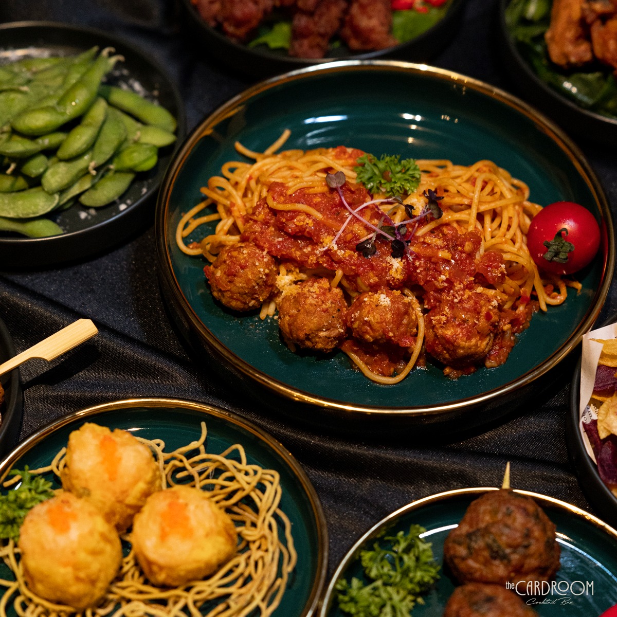 Pachi Bangkok, AINU Bar, Beer Belly Bkk, Cardroom BKK, She Bar, Rabbit Hole, Ekamai Beer House, SOHO BKK, Thonglor Yokocho トンロー横丁, Nowhere (โนแวร์), Another Round, HEAP Cafe' &amp; Restaurant