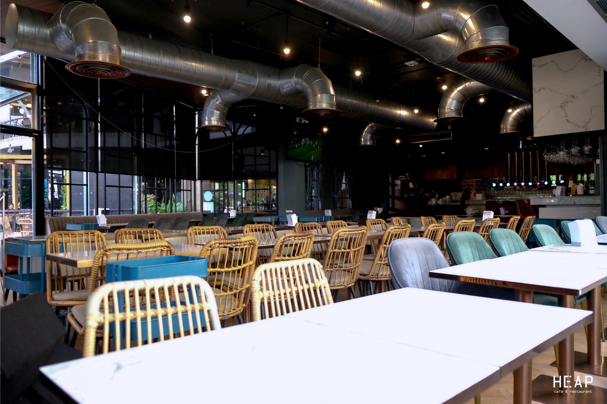 Pachi Bangkok, AINU Bar, Beer Belly Bkk, Cardroom BKK, She Bar, Rabbit Hole, Ekamai Beer House, SOHO BKK, Thonglor Yokocho トンロー横丁, Nowhere (โนแวร์), Another Round, HEAP Cafe' &amp; Restaurant