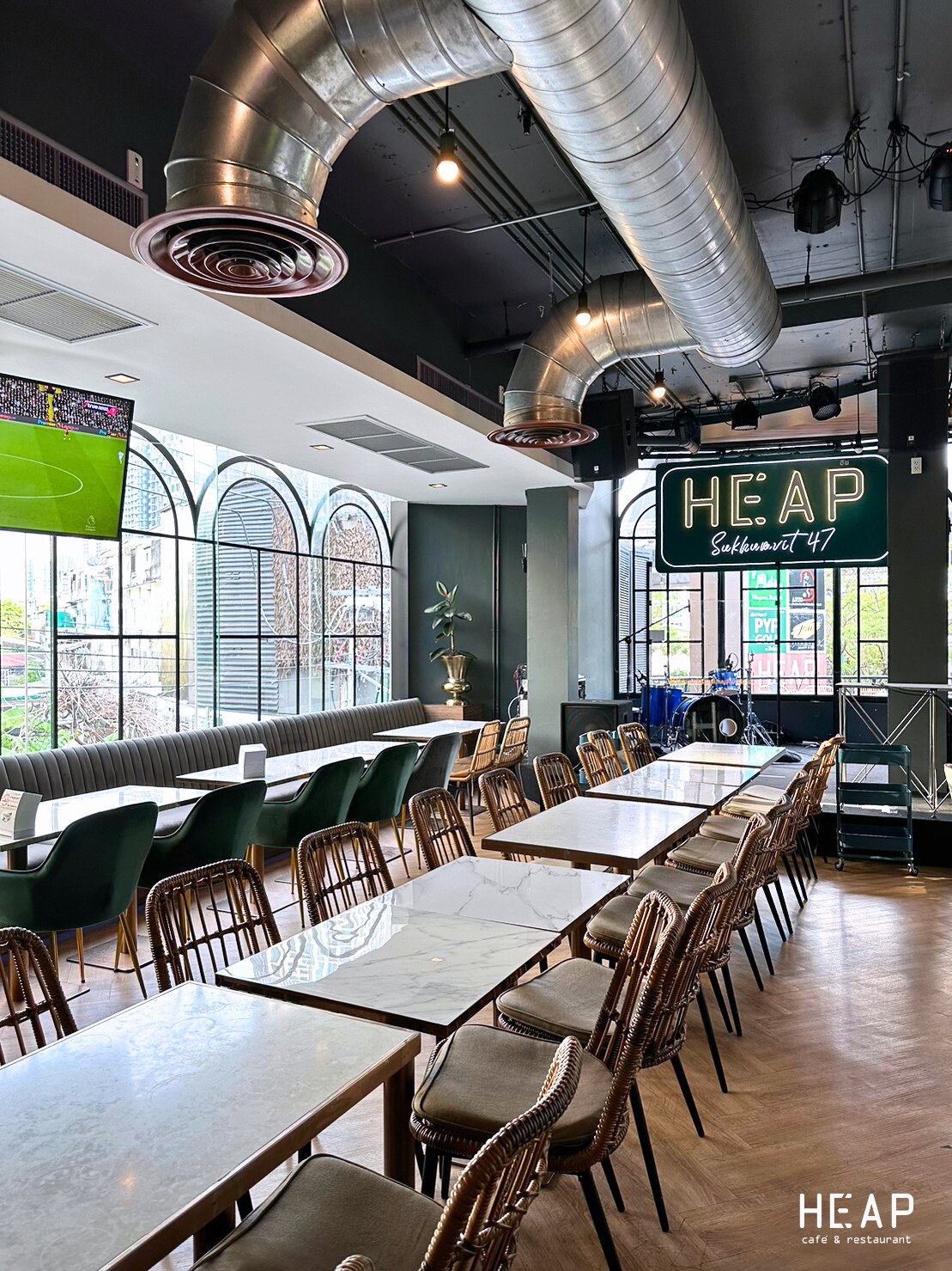 Pachi Bangkok, AINU Bar, Beer Belly Bkk, Cardroom BKK, She Bar, Rabbit Hole, Ekamai Beer House, SOHO BKK, Thonglor Yokocho トンロー横丁, Nowhere (โนแวร์), Another Round, HEAP Cafe' &amp; Restaurant