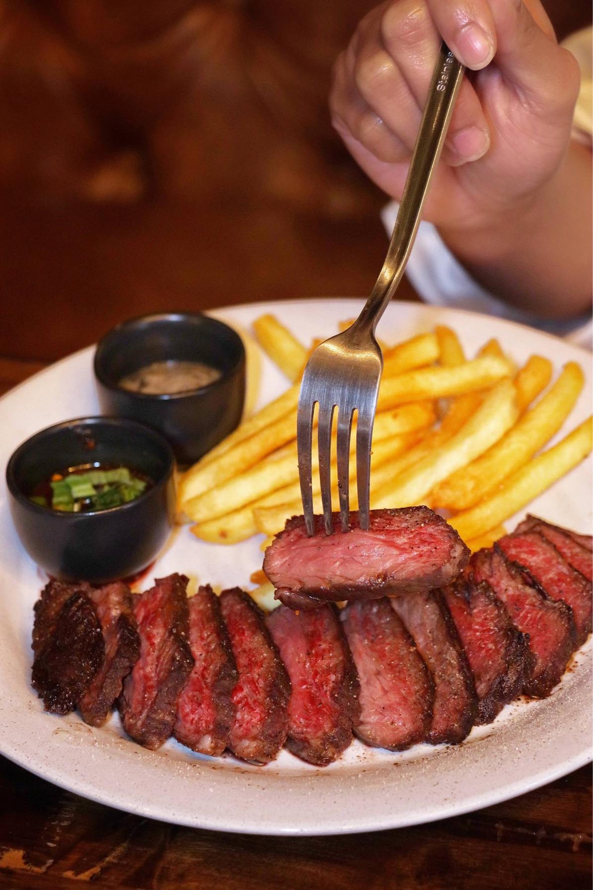 Pachi Bangkok, AINU Bar, Beer Belly Bkk, Cardroom BKK, She Bar, Rabbit Hole, Ekamai Beer House, SOHO BKK, Thonglor Yokocho トンロー横丁, Nowhere (โนแวร์), Another Round, HEAP Cafe' &amp; Restaurant