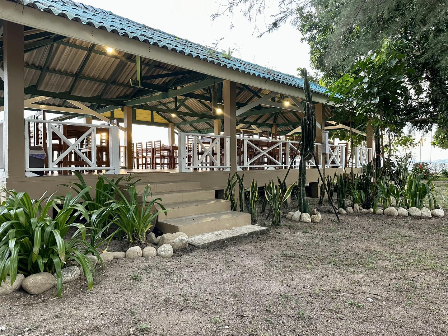 ท่าใคล ซีฟู๊ด, จ๊ะไหนซีฟู้ด, แลวิว, หาดยาวซีฟู๊ด, บ้านไร่ในฝัน, ปากเมงซีฟู้ด, ต้นปอ เฮ้าส์, พงษ์โอชา 2, บ้านสวน ณ ณิน, สีฟ้า ไลฟ์สไตล์ฟู้ด, โกช้อย