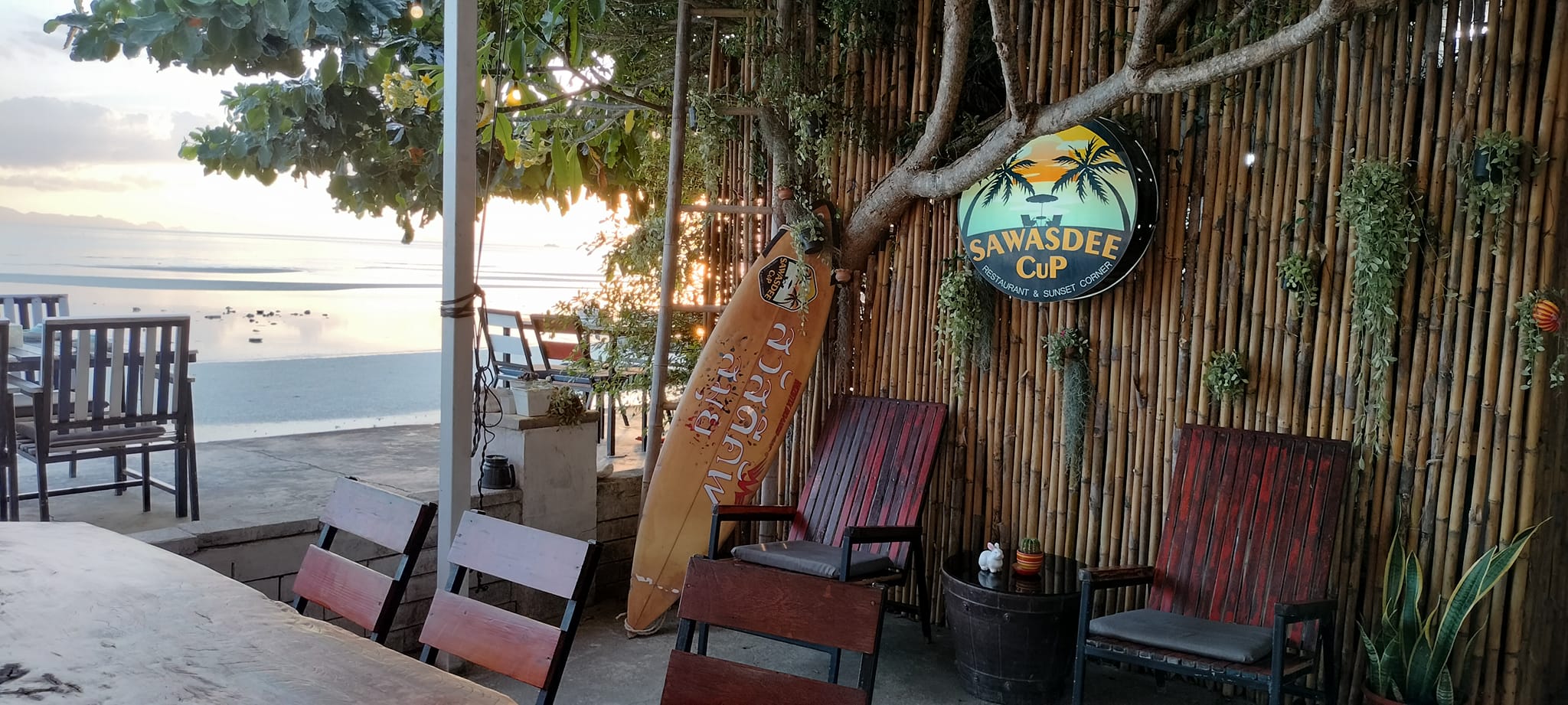 บ้านสวนลุงไข่, พี่เชษฐ์, Sawasdee-CuP Samui, ร้านอาหารข้าวหอม เกาะสมุย, ครัวชาวบ้าน, ท่าเรือสมุยซีฟู้ด, เสบียงเล, Mira Serene, โกเซ้ง เกาะสมุย, ครัวเสวยสมุย, The Roof Samui, มิสสมุย, Jam restaurant