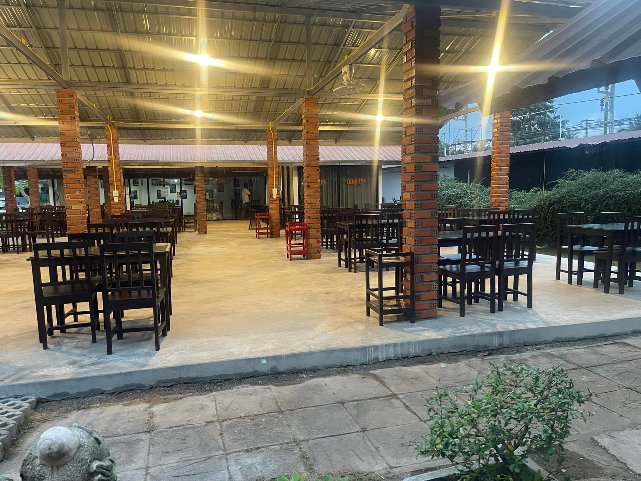 บ้านสวนลุงไข่, พี่เชษฐ์, Sawasdee-CuP Samui, ร้านอาหารข้าวหอม เกาะสมุย, ครัวชาวบ้าน, ท่าเรือสมุยซีฟู้ด, เสบียงเล, Mira Serene, โกเซ้ง เกาะสมุย, ครัวเสวยสมุย, The Roof Samui, มิสสมุย, Jam restaurant