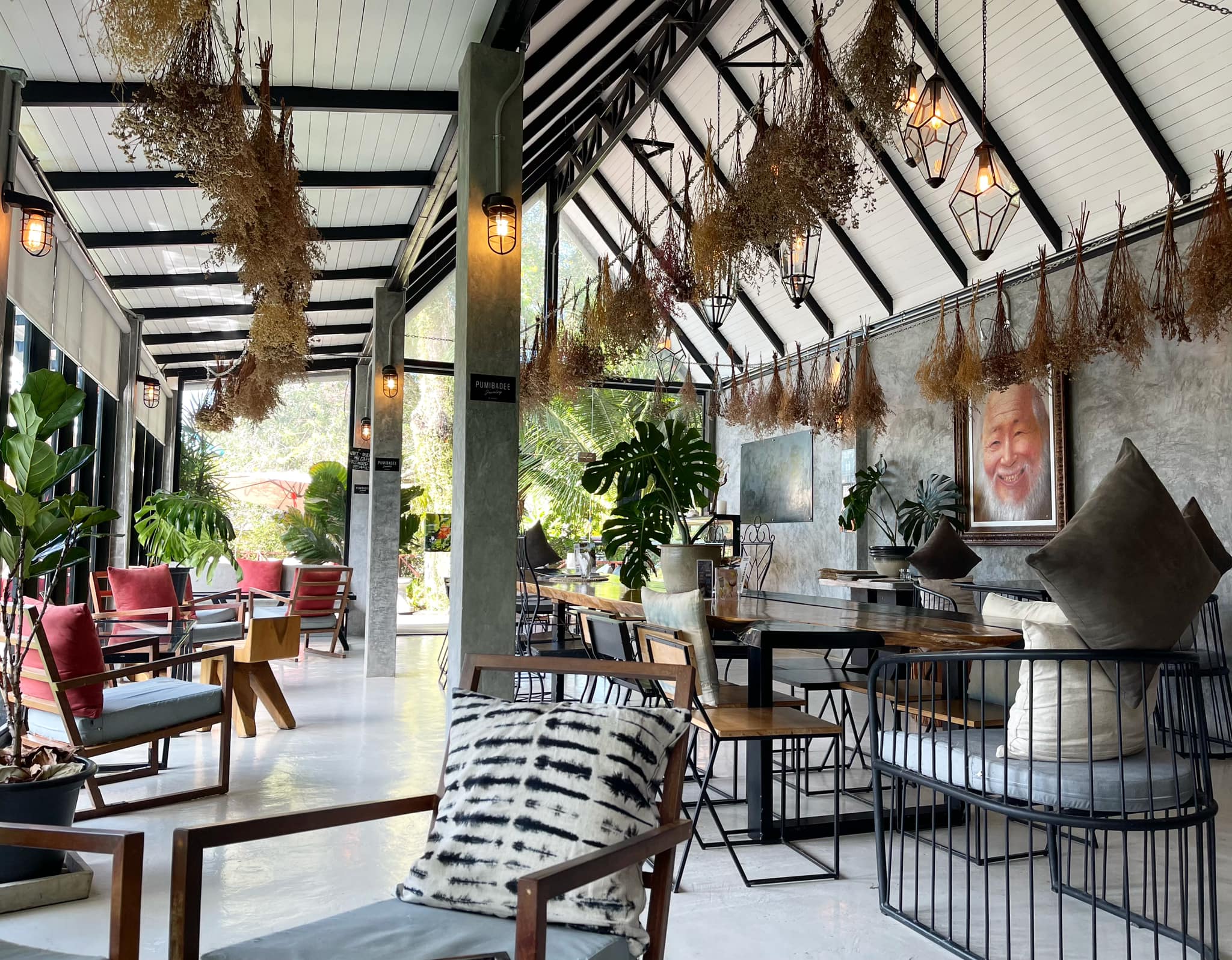 บ้านสวนลุงไข่, พี่เชษฐ์, Sawasdee-CuP Samui, ร้านอาหารข้าวหอม เกาะสมุย, ครัวชาวบ้าน, ท่าเรือสมุยซีฟู้ด, เสบียงเล, Mira Serene, โกเซ้ง เกาะสมุย, ครัวเสวยสมุย, The Roof Samui, มิสสมุย, Jam restaurant