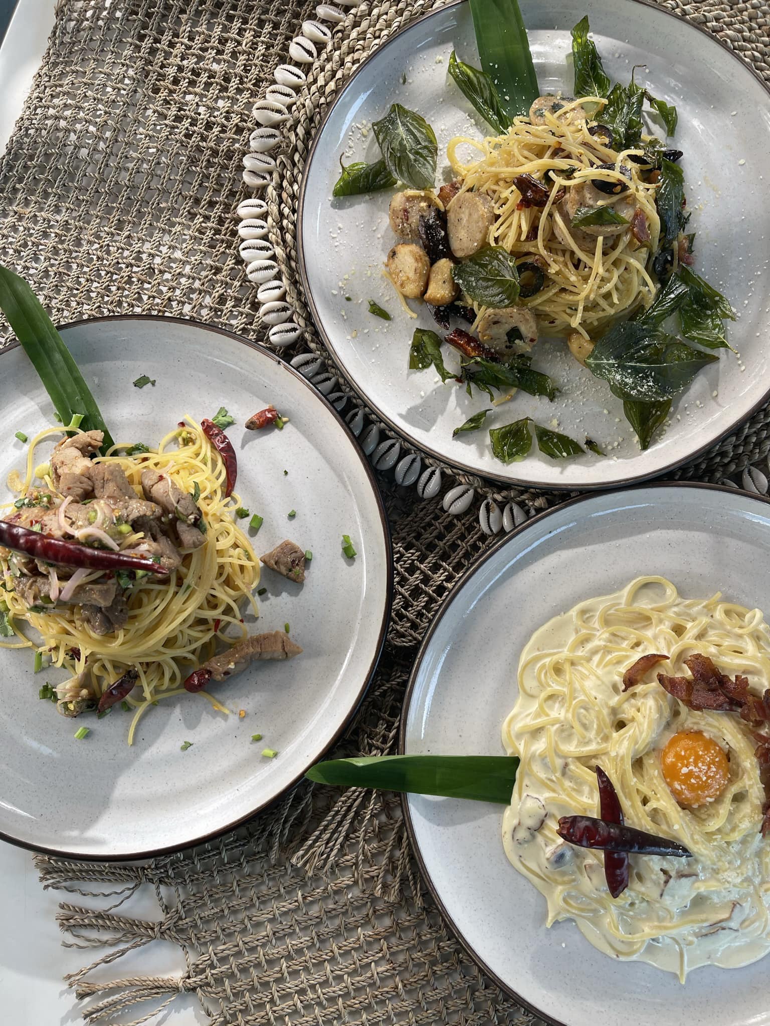 บ้านสวนลุงไข่, พี่เชษฐ์, Sawasdee-CuP Samui, ร้านอาหารข้าวหอม เกาะสมุย, ครัวชาวบ้าน, ท่าเรือสมุยซีฟู้ด, เสบียงเล, Mira Serene, โกเซ้ง เกาะสมุย, ครัวเสวยสมุย, The Roof Samui, มิสสมุย, Jam restaurant