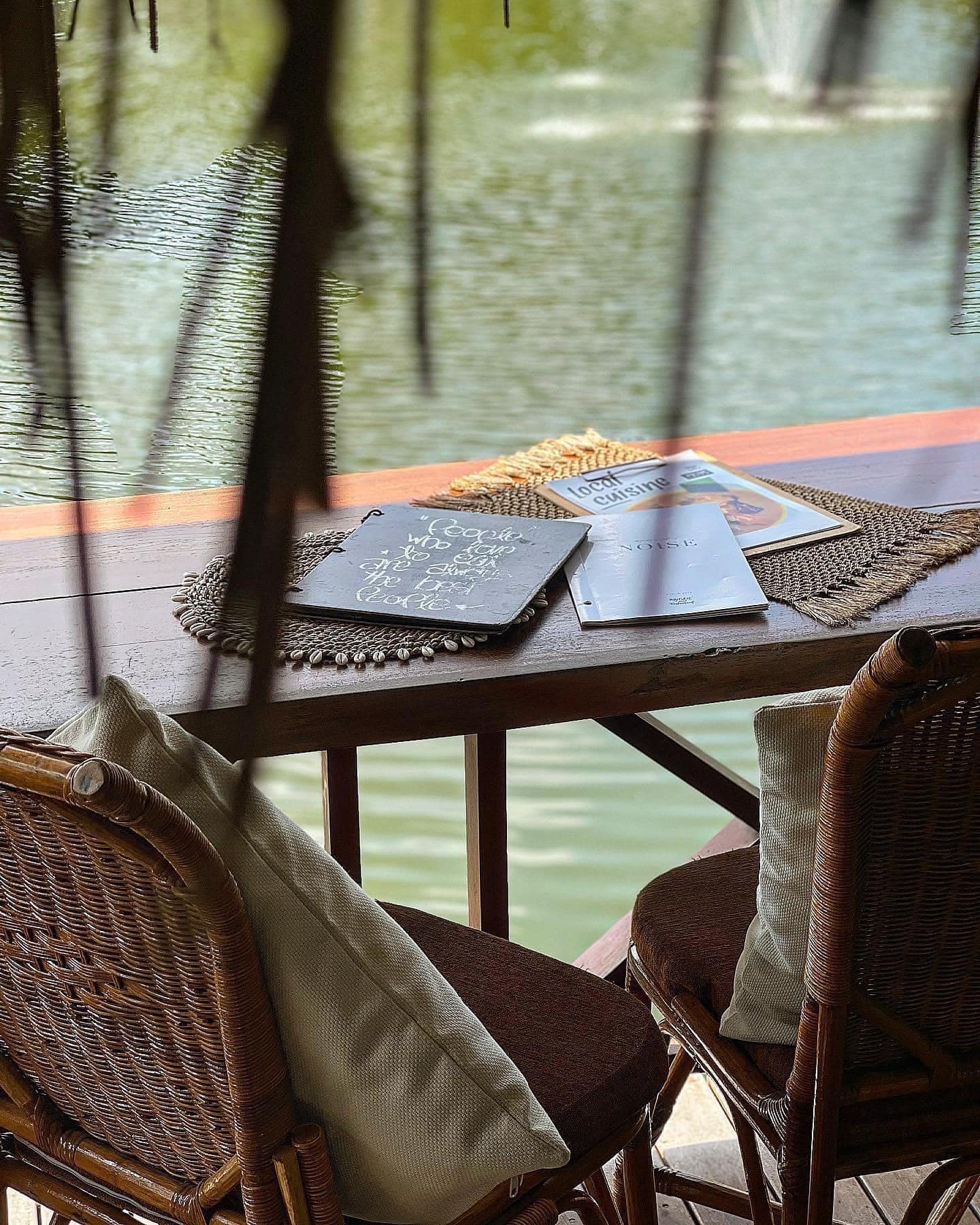 บ้านสวนลุงไข่, พี่เชษฐ์, Sawasdee-CuP Samui, ร้านอาหารข้าวหอม เกาะสมุย, ครัวชาวบ้าน, ท่าเรือสมุยซีฟู้ด, เสบียงเล, Mira Serene, โกเซ้ง เกาะสมุย, ครัวเสวยสมุย, The Roof Samui, มิสสมุย, Jam restaurant