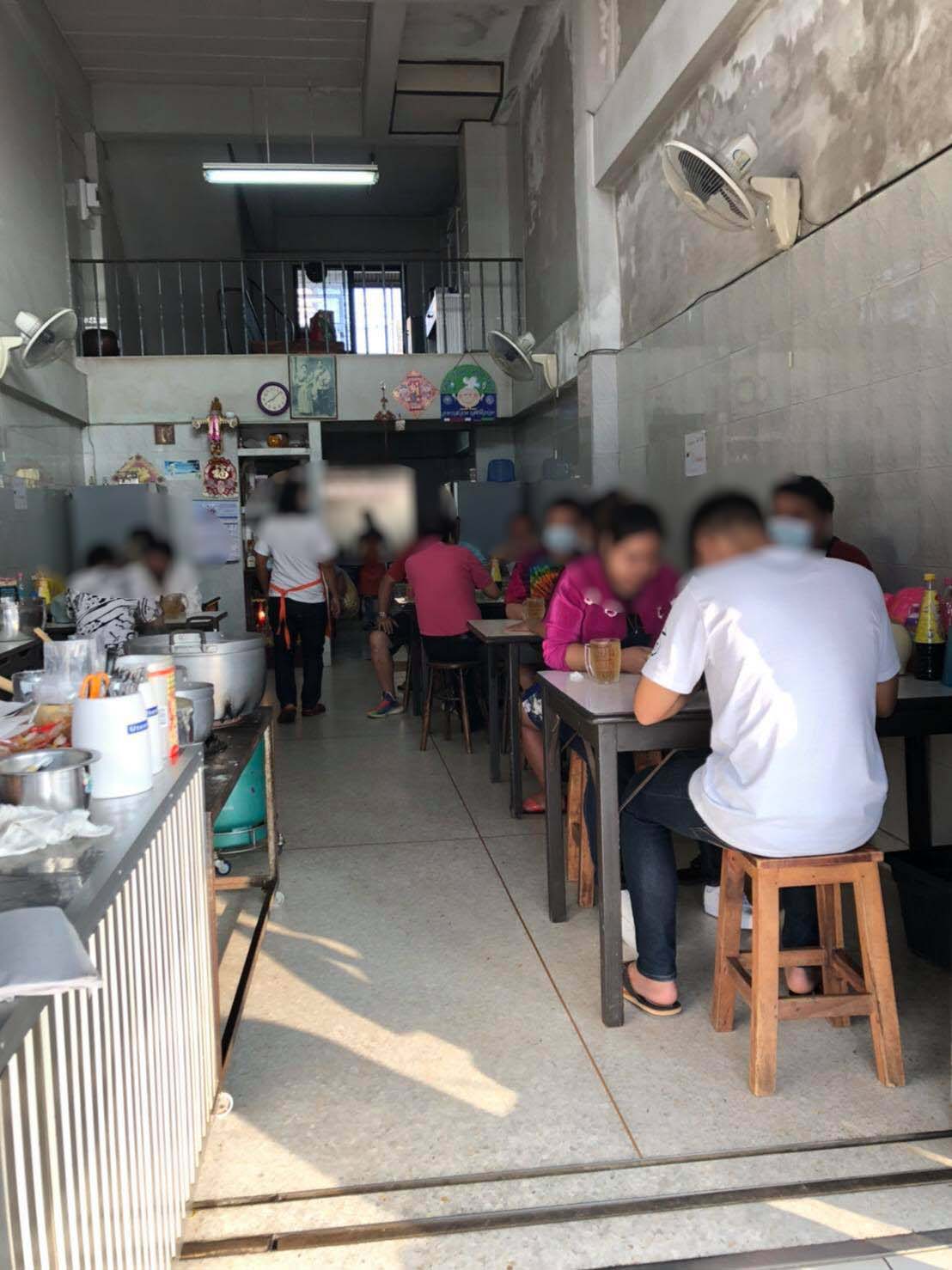 โจ๊กโรงเตี๊ยม, ติ่มซำ หอเจี๊ยะ at ชุมพร, ข้าวเหนียวปิ้งวินเทจ ชุมพร, Coffeebar99 , บ้านยาย ชุมพร, หนึ่งติ่มซำชุมพร, เทียนชัย, ข้าวแกงยายหลิว, ชุมพรแต่เตี้ยม, ซาลาเปาคุณก้อย วังไผ่