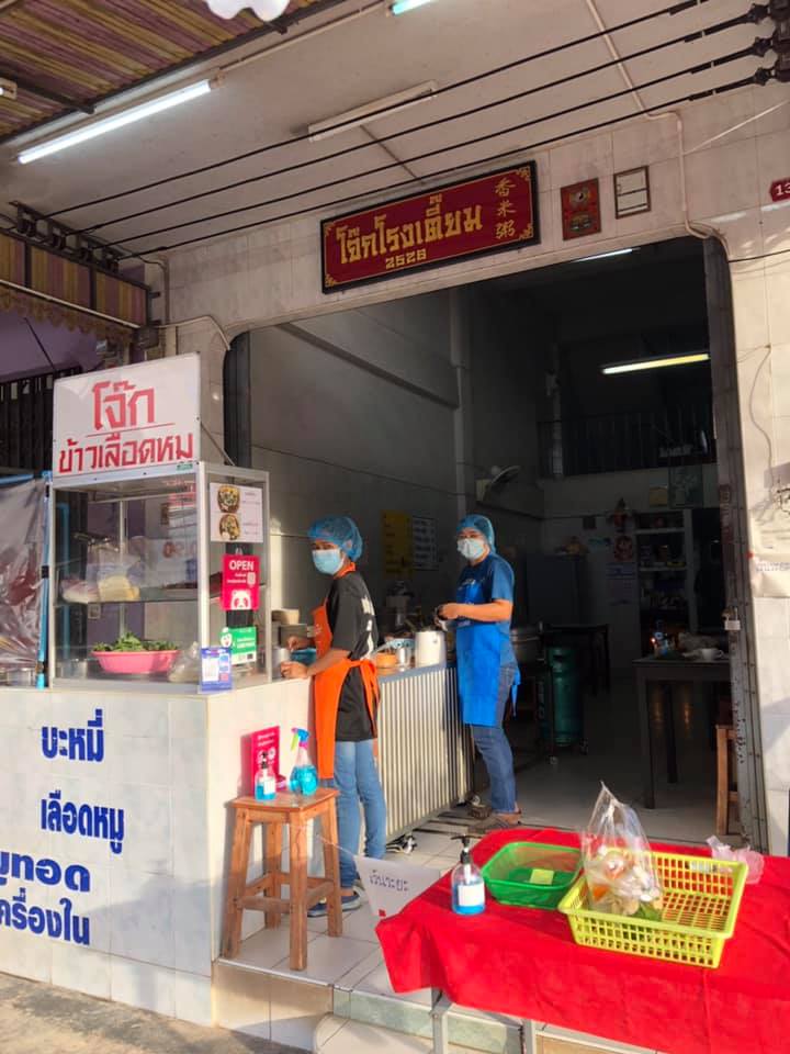 โจ๊กโรงเตี๊ยม, ติ่มซำ หอเจี๊ยะ at ชุมพร, ข้าวเหนียวปิ้งวินเทจ ชุมพร, Coffeebar99 , บ้านยาย ชุมพร, หนึ่งติ่มซำชุมพร, เทียนชัย, ข้าวแกงยายหลิว, ชุมพรแต่เตี้ยม, ซาลาเปาคุณก้อย วังไผ่