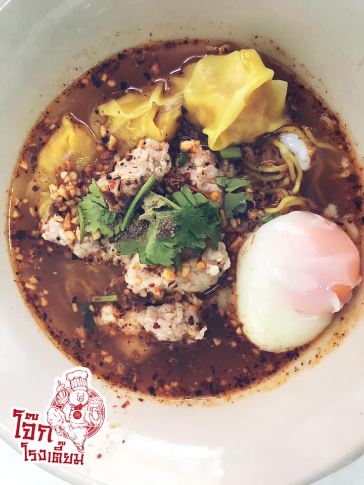 โจ๊กโรงเตี๊ยม, ติ่มซำ หอเจี๊ยะ at ชุมพร, ข้าวเหนียวปิ้งวินเทจ ชุมพร, Coffeebar99 , บ้านยาย ชุมพร, หนึ่งติ่มซำชุมพร, เทียนชัย, ข้าวแกงยายหลิว, ชุมพรแต่เตี้ยม, ซาลาเปาคุณก้อย วังไผ่