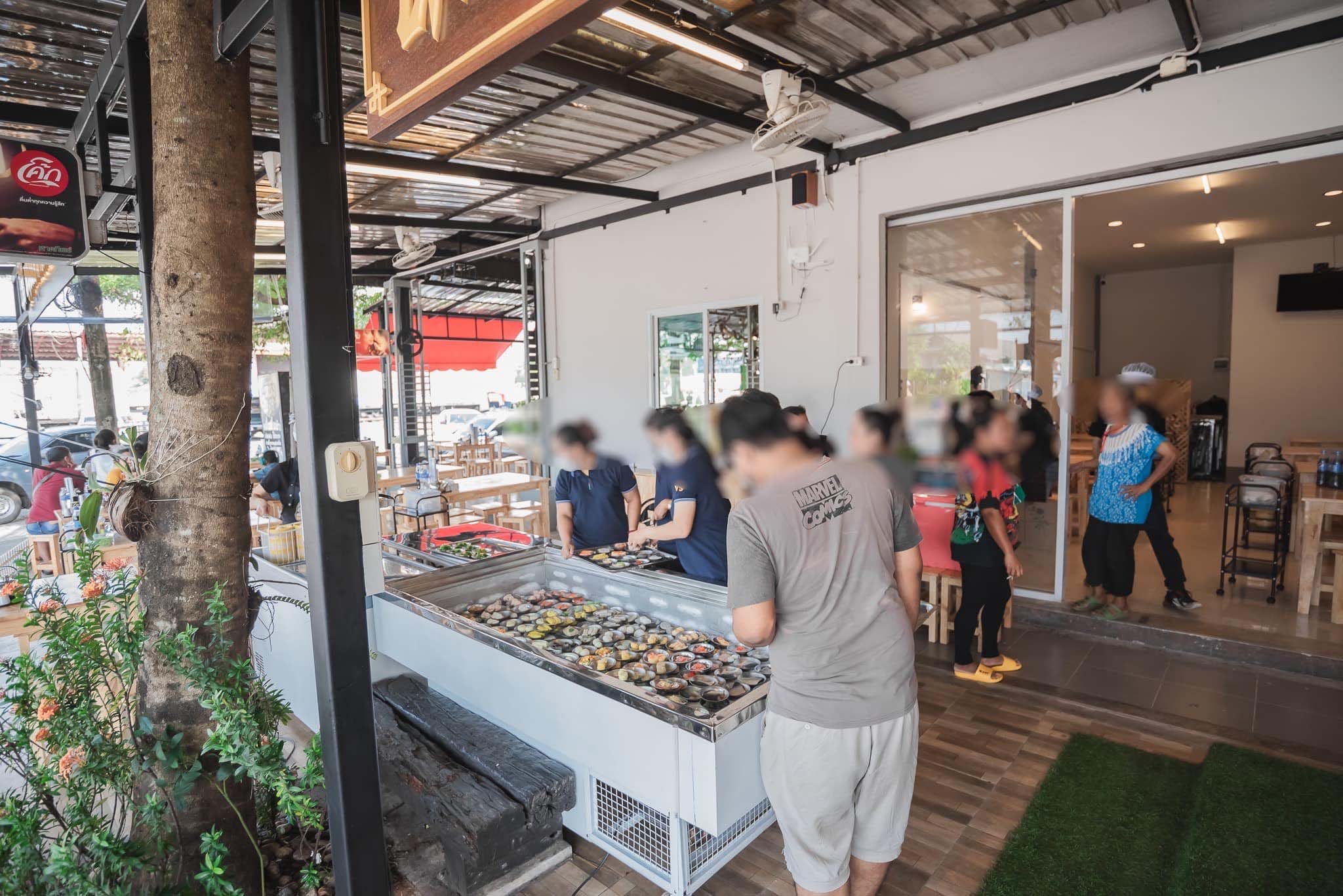 โจ๊กโรงเตี๊ยม, ติ่มซำ หอเจี๊ยะ at ชุมพร, ข้าวเหนียวปิ้งวินเทจ ชุมพร, Coffeebar99 , บ้านยาย ชุมพร, หนึ่งติ่มซำชุมพร, เทียนชัย, ข้าวแกงยายหลิว, ชุมพรแต่เตี้ยม, ซาลาเปาคุณก้อย วังไผ่