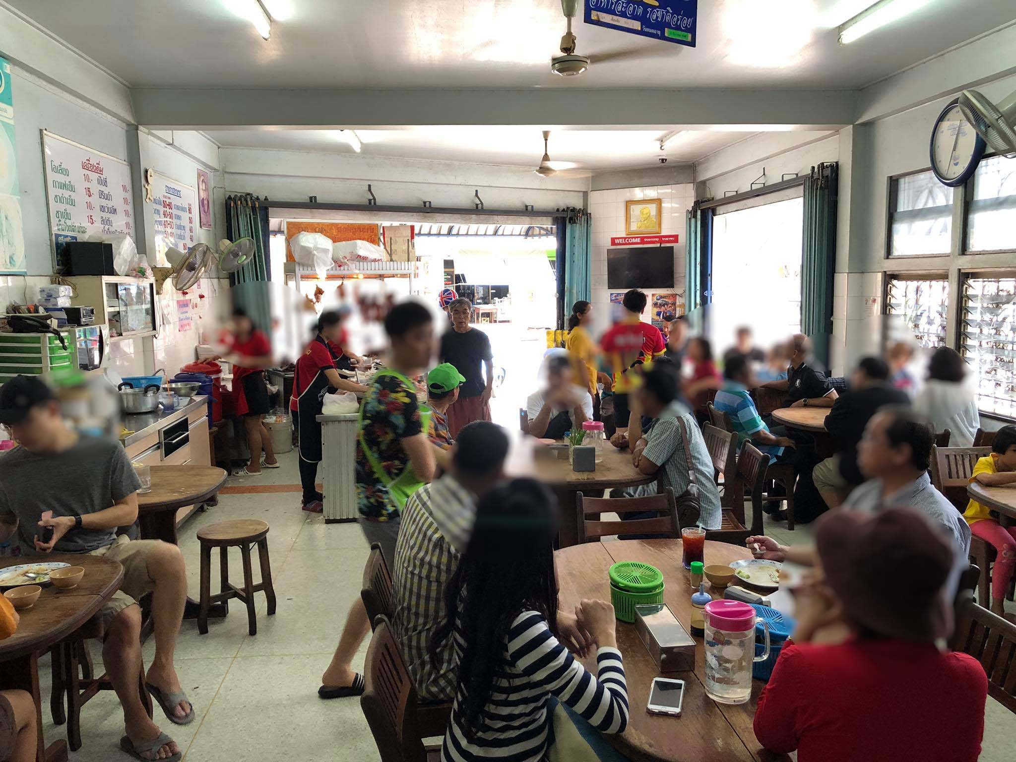 โจ๊กโรงเตี๊ยม, ติ่มซำ หอเจี๊ยะ at ชุมพร, ข้าวเหนียวปิ้งวินเทจ ชุมพร, Coffeebar99 , บ้านยาย ชุมพร, หนึ่งติ่มซำชุมพร, เทียนชัย, ข้าวแกงยายหลิว, ชุมพรแต่เตี้ยม, ซาลาเปาคุณก้อย วังไผ่