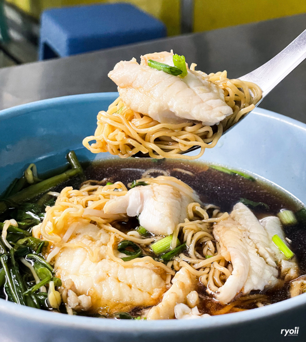 ครัวเจ๊นงค์ซีฟู๊ด, แม่ลูกจันทน์, สาขาบางตะบูน, โคตรหมู, ครัวริมเล ปูเป็น, Luckyseafood 2, ครัวไข่มุกปูเป็น, เจ๊เหมียวทะเลสด, เปลญวน เพชรบุรี, ครัวเพชรน้ำฟ้า, วิวทะเลซีฟู้ดชะอำ, ป้าหยัน, พวงเพชร, ครัวห้วยทราย, กิ่งกาญจน์, รีแล็กซ์ เพชรบุรี, เรือแลเล บางตะบูน, สวนอาหาร "ล้านอร่อย", บางตะบูนเบย์, ครัวปรียานนท์ หาดเจ้าสำราญ, สังเวียนซีฟู้ด Sungwean seafood