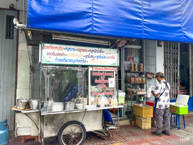 ครัวเจ๊นงค์ซีฟู๊ด, แม่ลูกจันทน์, สาขาบางตะบูน, โคตรหมู, ครัวริมเล ปูเป็น, Luckyseafood 2, ครัวไข่มุกปูเป็น, เจ๊เหมียวทะเลสด, เปลญวน เพชรบุรี, ครัวเพชรน้ำฟ้า, วิวทะเลซีฟู้ดชะอำ, ป้าหยัน, พวงเพชร, ครัวห้วยทราย, กิ่งกาญจน์, รีแล็กซ์ เพชรบุรี, เรือแลเล บางตะบูน, สวนอาหาร "ล้านอร่อย", บางตะบูนเบย์, ครัวปรียานนท์ หาดเจ้าสำราญ, สังเวียนซีฟู้ด Sungwean seafood