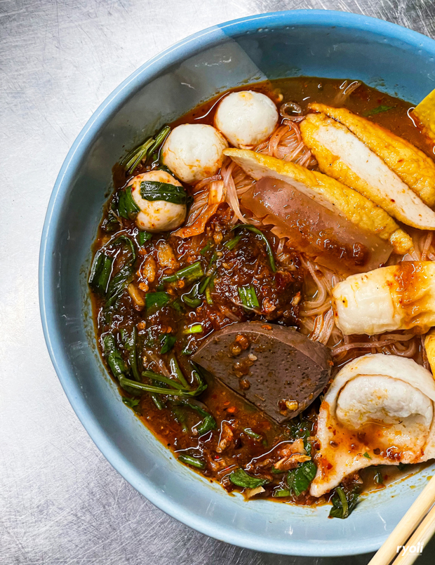 ครัวเจ๊นงค์ซีฟู๊ด, แม่ลูกจันทน์, สาขาบางตะบูน, โคตรหมู, ครัวริมเล ปูเป็น, Luckyseafood 2, ครัวไข่มุกปูเป็น, เจ๊เหมียวทะเลสด, เปลญวน เพชรบุรี, ครัวเพชรน้ำฟ้า, วิวทะเลซีฟู้ดชะอำ, ป้าหยัน, พวงเพชร, ครัวห้วยทราย, กิ่งกาญจน์, รีแล็กซ์ เพชรบุรี, เรือแลเล บางตะบูน, สวนอาหาร "ล้านอร่อย", บางตะบูนเบย์, ครัวปรียานนท์ หาดเจ้าสำราญ, สังเวียนซีฟู้ด Sungwean seafood