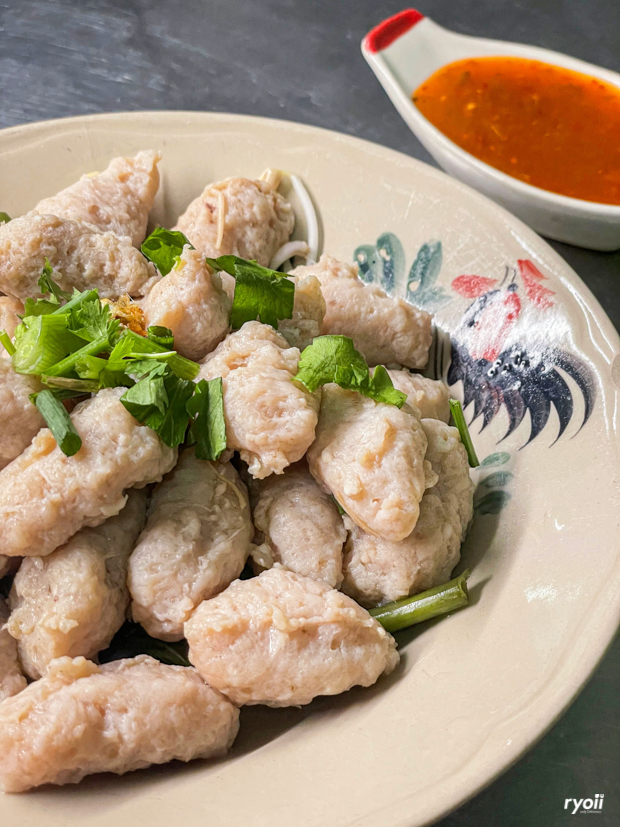 ครัวเจ๊นงค์ซีฟู๊ด, แม่ลูกจันทน์, สาขาบางตะบูน, โคตรหมู, ครัวริมเล ปูเป็น, Luckyseafood 2, ครัวไข่มุกปูเป็น, เจ๊เหมียวทะเลสด, เปลญวน เพชรบุรี, ครัวเพชรน้ำฟ้า, วิวทะเลซีฟู้ดชะอำ, ป้าหยัน, พวงเพชร, ครัวห้วยทราย, กิ่งกาญจน์, รีแล็กซ์ เพชรบุรี, เรือแลเล บางตะบูน, สวนอาหาร "ล้านอร่อย", บางตะบูนเบย์, ครัวปรียานนท์ หาดเจ้าสำราญ, สังเวียนซีฟู้ด Sungwean seafood