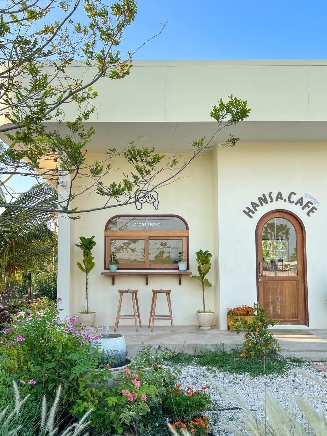 Hansacafe.food.garden, Green House Bistro, BECX, Plantnery Green Café, Langbaan cafe&amp;chill, ฉลู คาเฟ่, Mom’s Veggie Cafe, Another Home Cafe, Me Long Cafe, ร.เรือตัวอ้วน, Slot Co-Working Space, Mitte Coffee, Mita Coffee and Art, Bluebell Café, 10cc Coffee