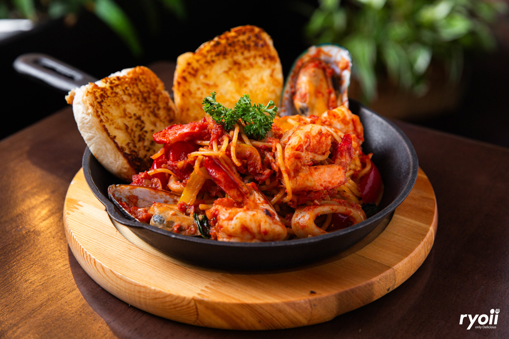 สเต๊ก 2 แคว เขาใหญ่, Vano's Steak, Bigger' Burger &amp; Steak, VinCotto, Studer Restaurant, Sireena Italian Restaurant, เชฟ สมพงษ์ ปากช่อง, ROMA Khaoyai, บ้านแม่สเต็กตัวพ่อ, Steak in Khaoyai, Prime 19