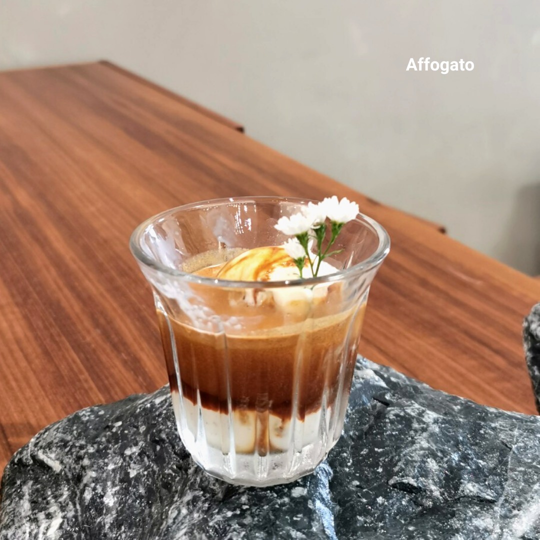 Cypher Gelato, สุกี้จินดา, สาขาลาดพร้าววังหิน, เถ่าชิ่ว น้ำเต้าหู้มือหนึ่ง, เตาถ่าน หมูกระทะ, Unfinished Coffee Roaster, เซี้ยม ก๋วยเตี๋ยวสุโขทัย วังหิน, เครปป้าเฉื่อย, สาขา Plaza Lagoon, เฝอ'54, สาขาลาดพร้าววังหิน 60, ซ้งเป็ดพะโล้, ผัดไทยวังหิน Showปัง, ราดหน้าฟาไฉ, โกวนัน, โกวใหญ่ ก๋วยเตี๋ยวหมูต้มยำ, รัตนา ราชาบะหมี่เกี๊ยวข้าวหมูแดง, ทวีชัยเป็ดพะโล้, กล้วยทอดล้านช้าง, Wood Café, หมูมาไก่ไป, เลิศทิพย์วังหิน, ก๋วยเตี๋ยวต้มยำไข่ลาวา, Buta Shabu, โก โรตีชาชัก ลาดพร้าววังหิน