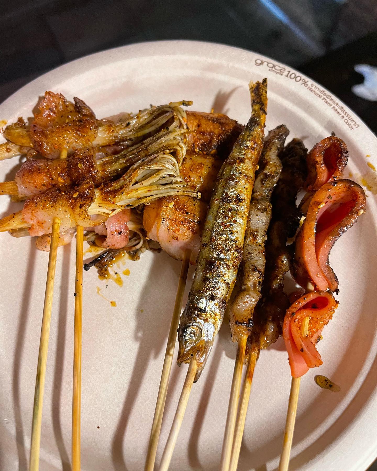 เจ๊โอว, กุยช่ายอาแปะเจ้าเก่า, มณีจ๋า ซีฟู้ด, ตุ้งแฉ่เตาถ่าน, เสน่ห์ ลาบก้อย, ต้าเสี่ยวหม่าล่า, อั่งเป่าหม่าล่าชาบู, ซ้งเป็ดพะโล้, สาขาสามย่าน, Engchuan Chufang, สมบูรณ์โภชนา, สาขาบรรทัดทอง, เอ๋ ซีฟู้ด, ทับทิม, พาข้าว-บรรทัดทอง, ก๋วยเตี๋ยวเอี่ยมน้อย, โจ๊กสามย่าน, สาขาบรรทัดทอง, เจ๊เกียง, เช็งซิมอี๊, สาขาสเตเดียมวัน, ลูกชิ้นปลาบรรทัดทอง, แหลกไม่แหลก, Kemuri, หมูสะเต๊ะ ซีอิ๊วดำ มิ้งโภชนา, ยำเจ้ศรี, น้ำเต้าหู้เจ๊วรรณ, ตั้งซุ่ยเฮงโภชนา, ปังเด็ด, สาขาบรรทัดทอง, ท่าน้ำนัว Thanamnua, บัวลอยปริญญา ลาวาไส้ทะลัก, รสดีเด็ด บ้านคุณนพ, Roddeeded BAAN KHUN NOP, ทวีโชคหมูกะทะ สาขา9 บรรทัดทอง