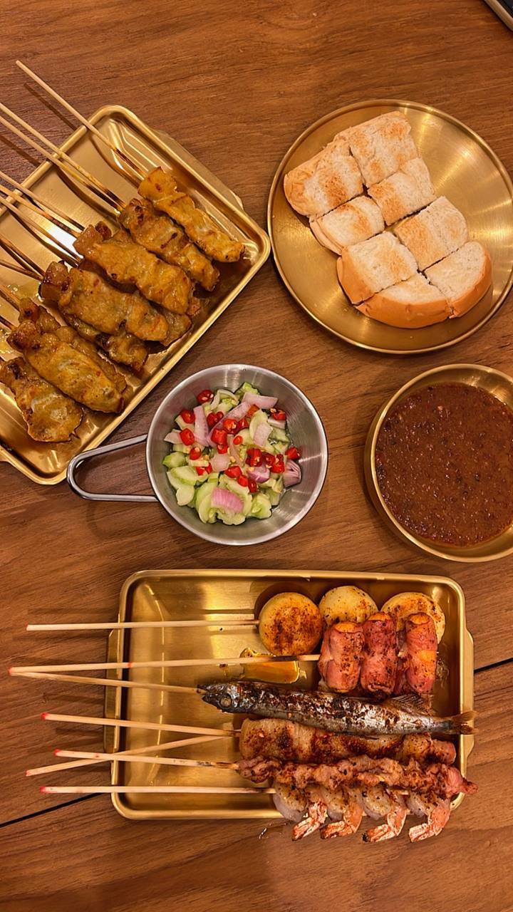 เจ๊โอว, กุยช่ายอาแปะเจ้าเก่า, มณีจ๋า ซีฟู้ด, ตุ้งแฉ่เตาถ่าน, เสน่ห์ ลาบก้อย, ต้าเสี่ยวหม่าล่า, อั่งเป่าหม่าล่าชาบู, ซ้งเป็ดพะโล้, สาขาสามย่าน, Engchuan Chufang, สมบูรณ์โภชนา, สาขาบรรทัดทอง, เอ๋ ซีฟู้ด, ทับทิม, พาข้าว-บรรทัดทอง, ก๋วยเตี๋ยวเอี่ยมน้อย, โจ๊กสามย่าน, สาขาบรรทัดทอง, เจ๊เกียง, เช็งซิมอี๊, สาขาสเตเดียมวัน, ลูกชิ้นปลาบรรทัดทอง, แหลกไม่แหลก, Kemuri, หมูสะเต๊ะ ซีอิ๊วดำ มิ้งโภชนา, ยำเจ้ศรี, น้ำเต้าหู้เจ๊วรรณ, ตั้งซุ่ยเฮงโภชนา, ปังเด็ด, สาขาบรรทัดทอง, ท่าน้ำนัว Thanamnua, บัวลอยปริญญา ลาวาไส้ทะลัก, รสดีเด็ด บ้านคุณนพ, Roddeeded BAAN KHUN NOP, ทวีโชคหมูกะทะ สาขา9 บรรทัดทอง