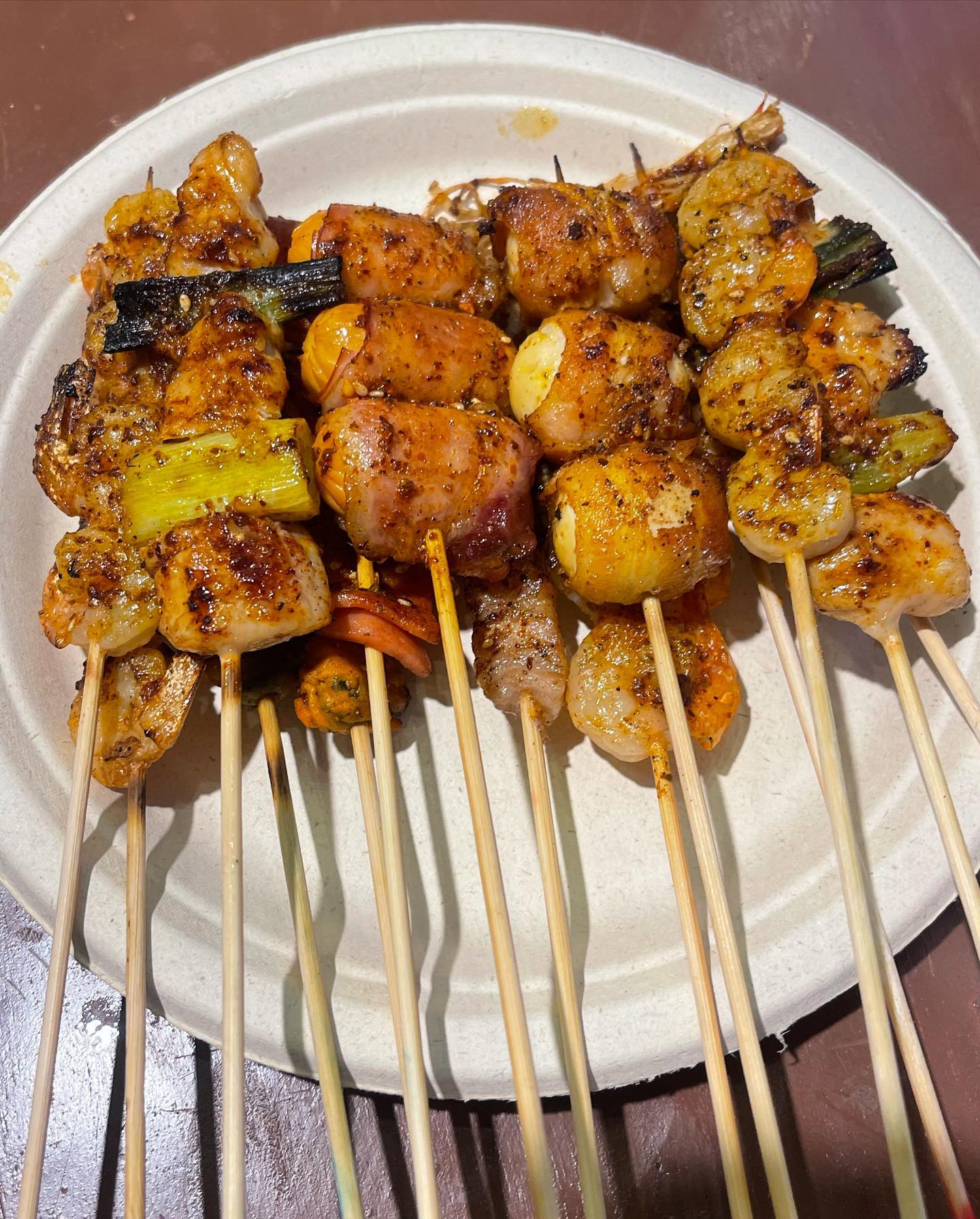 เจ๊โอว, กุยช่ายอาแปะเจ้าเก่า, มณีจ๋า ซีฟู้ด, ตุ้งแฉ่เตาถ่าน, เสน่ห์ ลาบก้อย, ต้าเสี่ยวหม่าล่า, อั่งเป่าหม่าล่าชาบู, ซ้งเป็ดพะโล้, สาขาสามย่าน, Engchuan Chufang, สมบูรณ์โภชนา, สาขาบรรทัดทอง, เอ๋ ซีฟู้ด, ทับทิม, พาข้าว-บรรทัดทอง, ก๋วยเตี๋ยวเอี่ยมน้อย, โจ๊กสามย่าน, สาขาบรรทัดทอง, เจ๊เกียง, เช็งซิมอี๊, สาขาสเตเดียมวัน, ลูกชิ้นปลาบรรทัดทอง, แหลกไม่แหลก, Kemuri, หมูสะเต๊ะ ซีอิ๊วดำ มิ้งโภชนา, ยำเจ้ศรี, น้ำเต้าหู้เจ๊วรรณ, ตั้งซุ่ยเฮงโภชนา, ปังเด็ด, สาขาบรรทัดทอง, ท่าน้ำนัว Thanamnua, บัวลอยปริญญา ลาวาไส้ทะลัก, รสดีเด็ด บ้านคุณนพ, Roddeeded BAAN KHUN NOP, ทวีโชคหมูกะทะ สาขา9 บรรทัดทอง