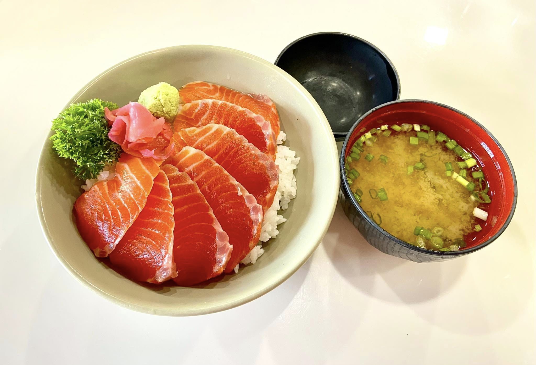 ฮอม Hom 2493, บ้านม่อนนกยูง, Kim's Cafe', ครัวจิ้นสด อาหารพื้นเมือง, ปั๋นใจ๋, สวนไซทอง ไส้กรอกเผาเตาดิน, ป้าแป้งเย็นตาโฟ ประตูชัย, ฮักเส้น ก๋วยเตี๋ยวต้มยำเมืองแพร่, ขนมเส้นน้ำย้อย กาดน้ำทอง -โจหยก, วีวี่ (weewee food and catering), ข้าวซอยเจ้เล็กประตูชัย แพร่, ร้านลาบป้ามา, ร่มไม้ใหญ่ เรสเตอรองท์, ร้านจิ้นนึ่งแม่หล่าย