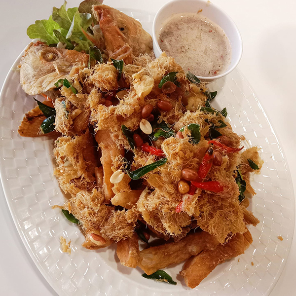 ฮอม Hom 2493, บ้านม่อนนกยูง, Kim's Cafe', ครัวจิ้นสด อาหารพื้นเมือง, ปั๋นใจ๋, สวนไซทอง ไส้กรอกเผาเตาดิน, ป้าแป้งเย็นตาโฟ ประตูชัย, ฮักเส้น ก๋วยเตี๋ยวต้มยำเมืองแพร่, ขนมเส้นน้ำย้อย กาดน้ำทอง -โจหยก, วีวี่ (weewee food and catering), ข้าวซอยเจ้เล็กประตูชัย แพร่, ร้านลาบป้ามา, ร่มไม้ใหญ่ เรสเตอรองท์, ร้านจิ้นนึ่งแม่หล่าย