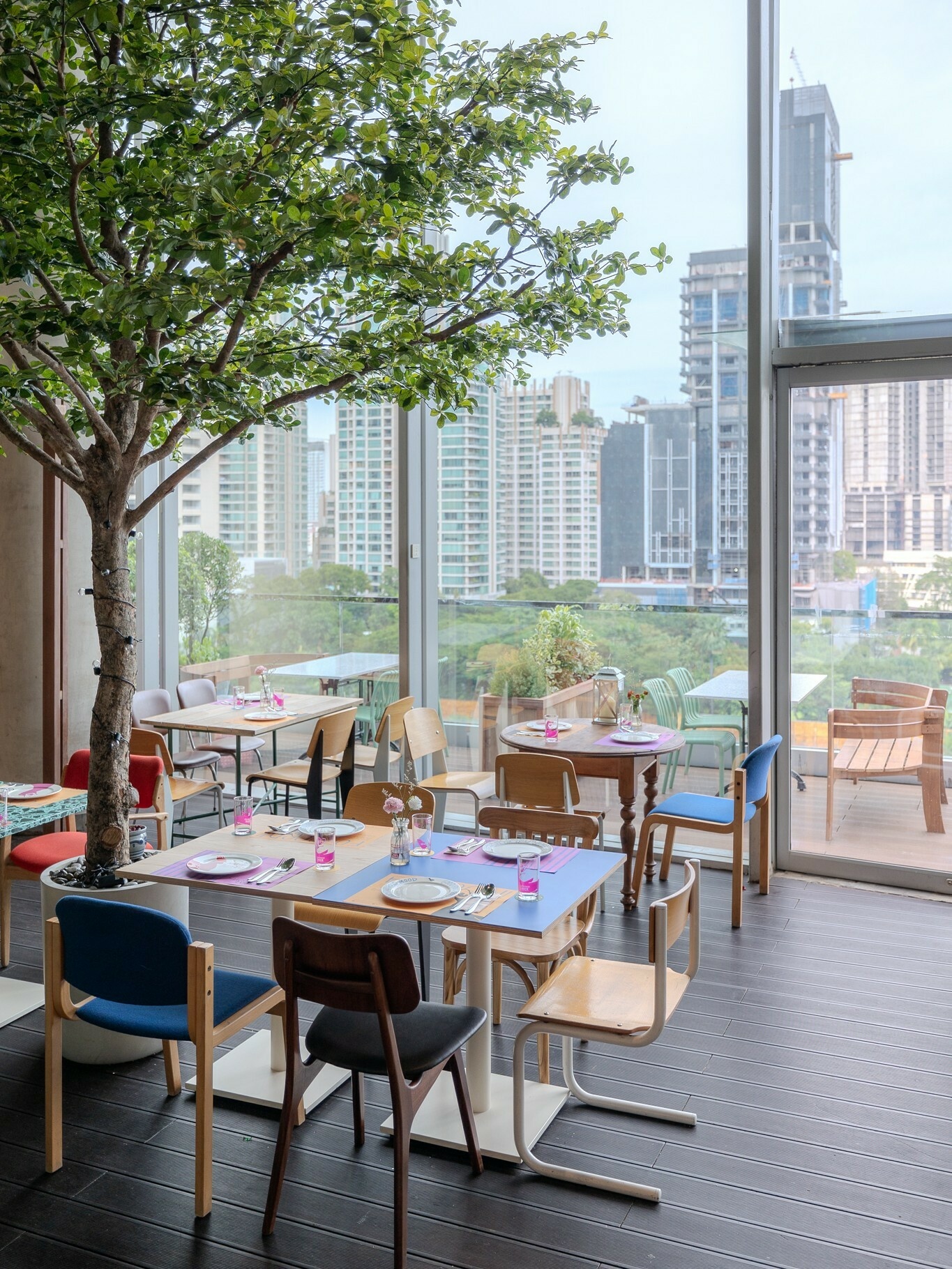 เฮือนขันโตก ขนมจีน บ้านน้ำพริก, Mira Cuisine, ถึงเจียงใหม่ คิทเช่น อาหารเหนือ, สบันงา, คุ้มขันโตก, ลำแต๊ๆ, หอมป้อมหอมเป, บ้านขันโตกฮาลาล