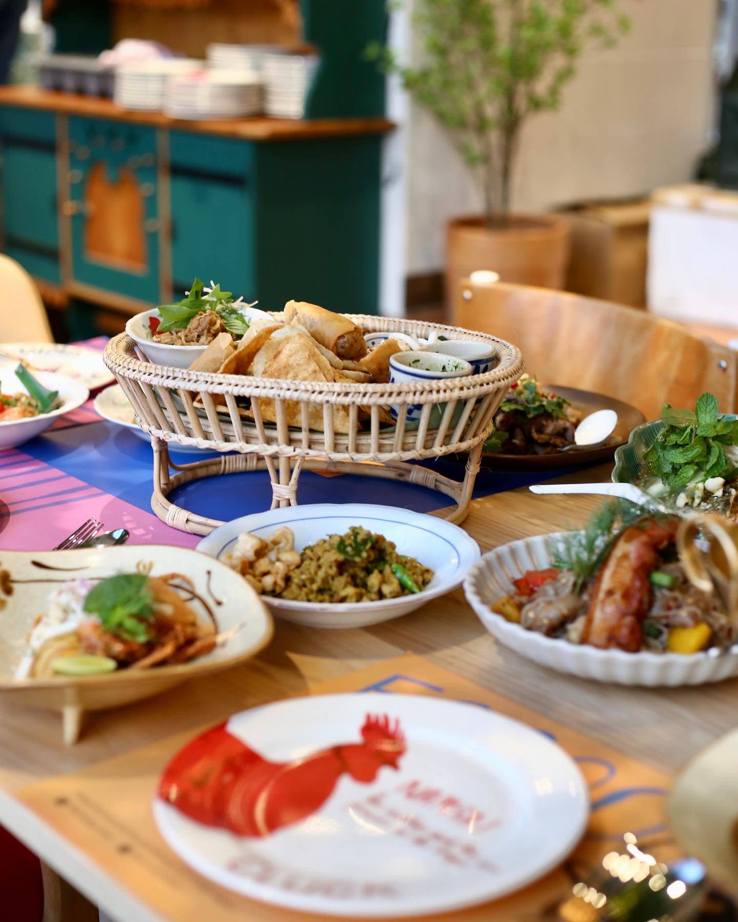 เฮือนขันโตก ขนมจีน บ้านน้ำพริก, Mira Cuisine, ถึงเจียงใหม่ คิทเช่น อาหารเหนือ, สบันงา, คุ้มขันโตก, ลำแต๊ๆ, หอมป้อมหอมเป, บ้านขันโตกฮาลาล