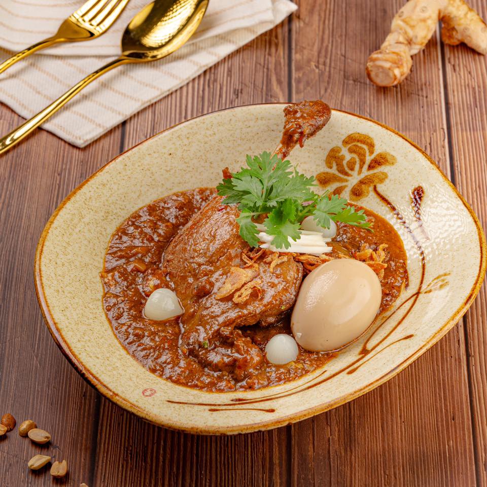 เฮือนขันโตก ขนมจีน บ้านน้ำพริก, Mira Cuisine, ถึงเจียงใหม่ คิทเช่น อาหารเหนือ, สบันงา, คุ้มขันโตก, ลำแต๊ๆ, หอมป้อมหอมเป, บ้านขันโตกฮาลาล