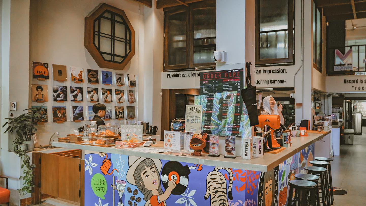 Recordoffee, มานพ สุกี้รถกระบะ, ก๋วยเตี๋ยวผัดงี่เง่า at เจ๊เบญ โอเดี้ยน, แดงราชาหอยทอด, ภัตตาคารกว้านสิ่วกี่, La Cabra Thailand, เจ๊คุ้งเกาเหลาเลือดหมู, ข้าวผัดปูตลาดน้อย