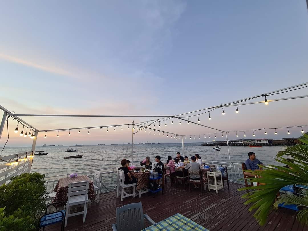 Pop View, ครัวบ้านกลางทะเล, Ripple Sea, ร้านลับหมึกช๊อต อ่าวอุดมซอย17, ร้านป๋าดำซีฟู้ด, ป้าแอ๊ดซีฟู๊ด, ติดดินซีฟู้ด, มุมอร่อย ศรีราชา, TOH CREW, เรือนน้ำซีฟู๊ด ศรีราชา, ครัวทะเล จันผา, ร้านอาหาร เฒ่าทะเล ซีฟู๊ด อ่าวอุดม, ร้านป้อมกินแล้วรวย