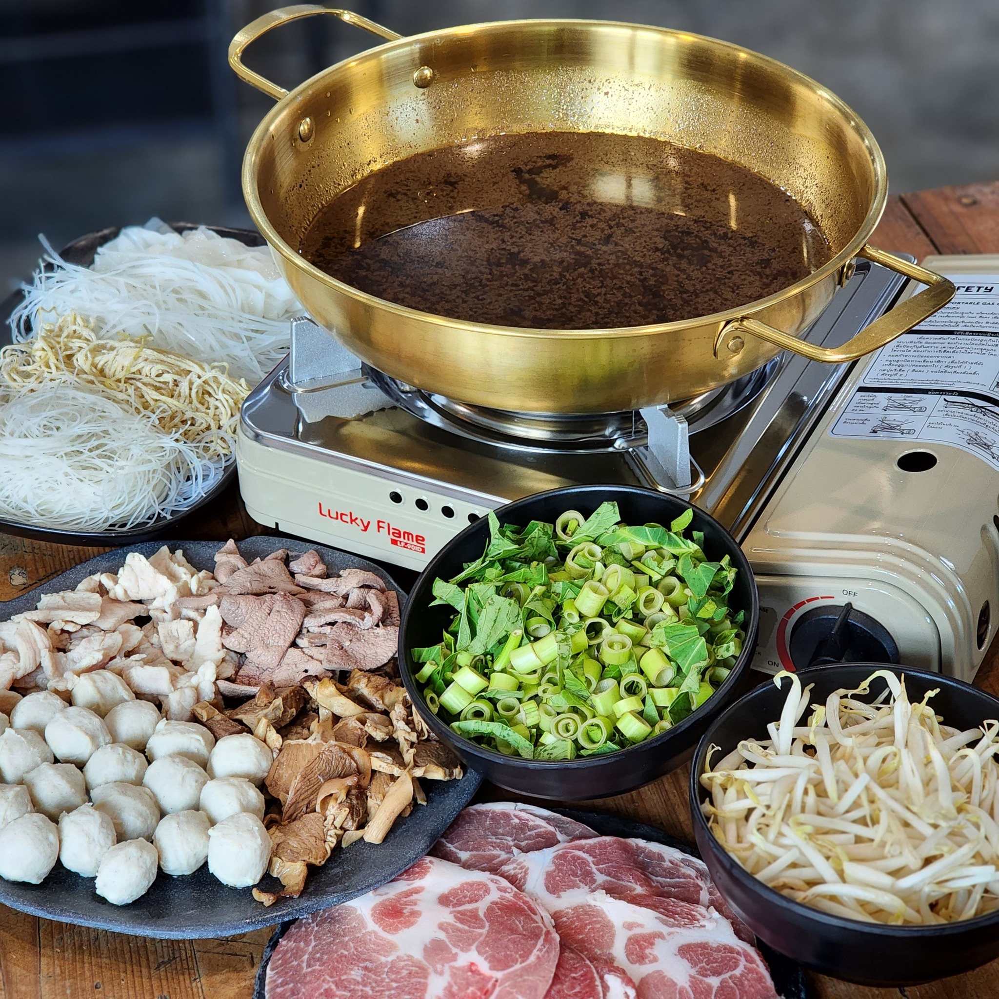 นิยมบุฟเฟ่ต์ ก๋วยเตี๋ยวไก่มะระ, ก๋วยเตี๋ยวเรือ จ้าวคุณ Jaokhun ปากน้ำ สมุทรปราการ, นายท่าน, เฮียปิงลูกชิ้นปลาหมึก, สำรวยก๋วยเตี๋ยวเนื้อ วัดอโศการาม, ก๋วยเตี๋ยวเรือเติมบุญ, ก๋วยเตี๋ยวปลื้ม เนื้อตุ๋น หมูตุ๋น, ก๋วยเตี๋ยวเนื้อ เจ๊หงษ์ แพรกษา, ก๋วยเตี๋ยวเป็ดเจ๊เต็ง, ต.รุ่งโรจน์ ลูกชิ้นปลา, เนื้อตุ๋น แม่ประคำ อร่อยที่สุดในโลก 24 ชม., เจ๊ลี ก๋วยเตี๋ยวเรืออยุธยา รสเด็ด, ติ๋มก๋วยเตี๋ยวเป็ด, ก๋วยเตี๋ยวลูกชิ้นยักษ์ - สะพานเขียว, ก๋วยเตี๋ยวดาวทอง, ก๋วยเตี๋ยวข้ามฟาก, สถานีรถไฟฟ้าทิพวัล-แบริ่งเก่า, ก๋วยเตี๋ยวเรือตรากบ ปั๊ม ปตท.สมจิตร, เจ๊ดา ก๋วยเตี๋ยวเป็ด ปากน้ำ