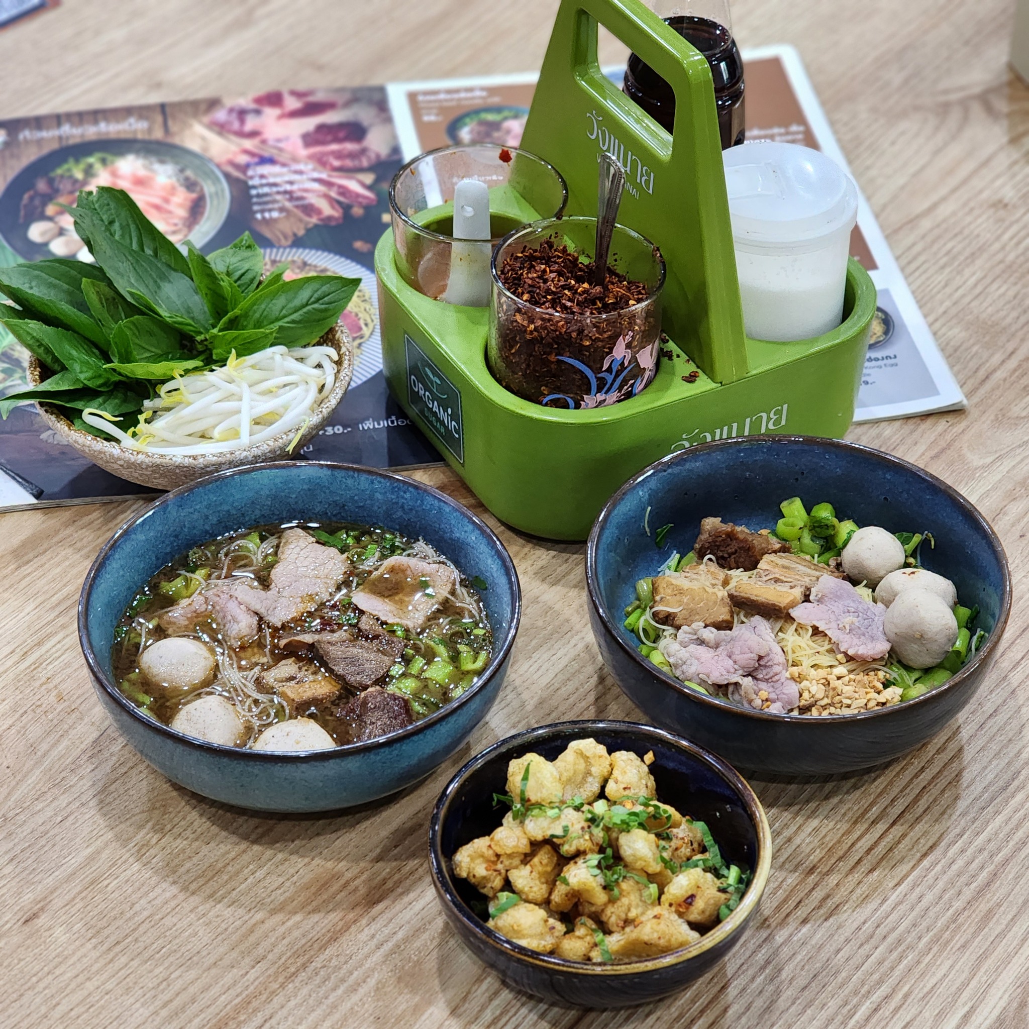 นิยมบุฟเฟ่ต์ ก๋วยเตี๋ยวไก่มะระ, ก๋วยเตี๋ยวเรือ จ้าวคุณ Jaokhun ปากน้ำ สมุทรปราการ, นายท่าน, เฮียปิงลูกชิ้นปลาหมึก, สำรวยก๋วยเตี๋ยวเนื้อ วัดอโศการาม, ก๋วยเตี๋ยวเรือเติมบุญ, ก๋วยเตี๋ยวปลื้ม เนื้อตุ๋น หมูตุ๋น, ก๋วยเตี๋ยวเนื้อ เจ๊หงษ์ แพรกษา, ก๋วยเตี๋ยวเป็ดเจ๊เต็ง, ต.รุ่งโรจน์ ลูกชิ้นปลา, เนื้อตุ๋น แม่ประคำ อร่อยที่สุดในโลก 24 ชม., เจ๊ลี ก๋วยเตี๋ยวเรืออยุธยา รสเด็ด, ติ๋มก๋วยเตี๋ยวเป็ด, ก๋วยเตี๋ยวลูกชิ้นยักษ์ - สะพานเขียว, ก๋วยเตี๋ยวดาวทอง, ก๋วยเตี๋ยวข้ามฟาก, สถานีรถไฟฟ้าทิพวัล-แบริ่งเก่า, ก๋วยเตี๋ยวเรือตรากบ ปั๊ม ปตท.สมจิตร, เจ๊ดา ก๋วยเตี๋ยวเป็ด ปากน้ำ
