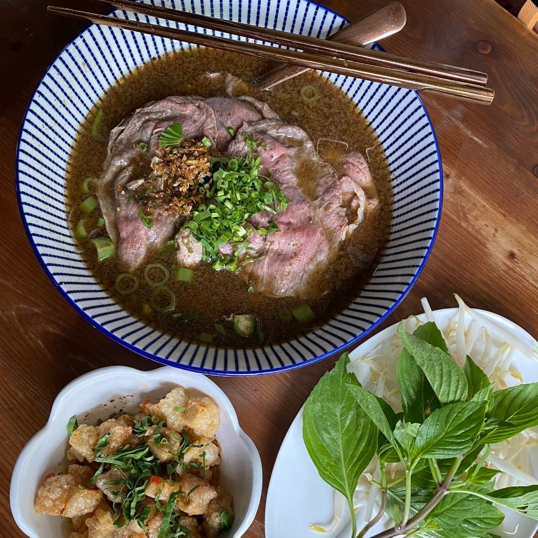 นิยมบุฟเฟ่ต์ ก๋วยเตี๋ยวไก่มะระ, ก๋วยเตี๋ยวเรือ จ้าวคุณ Jaokhun ปากน้ำ สมุทรปราการ, นายท่าน, เฮียปิงลูกชิ้นปลาหมึก, สำรวยก๋วยเตี๋ยวเนื้อ วัดอโศการาม, ก๋วยเตี๋ยวเรือเติมบุญ, ก๋วยเตี๋ยวปลื้ม เนื้อตุ๋น หมูตุ๋น, ก๋วยเตี๋ยวเนื้อ เจ๊หงษ์ แพรกษา, ก๋วยเตี๋ยวเป็ดเจ๊เต็ง, ต.รุ่งโรจน์ ลูกชิ้นปลา, เนื้อตุ๋น แม่ประคำ อร่อยที่สุดในโลก 24 ชม., เจ๊ลี ก๋วยเตี๋ยวเรืออยุธยา รสเด็ด, ติ๋มก๋วยเตี๋ยวเป็ด, ก๋วยเตี๋ยวลูกชิ้นยักษ์ - สะพานเขียว, ก๋วยเตี๋ยวดาวทอง, ก๋วยเตี๋ยวข้ามฟาก, สถานีรถไฟฟ้าทิพวัล-แบริ่งเก่า, ก๋วยเตี๋ยวเรือตรากบ ปั๊ม ปตท.สมจิตร, เจ๊ดา ก๋วยเตี๋ยวเป็ด ปากน้ำ