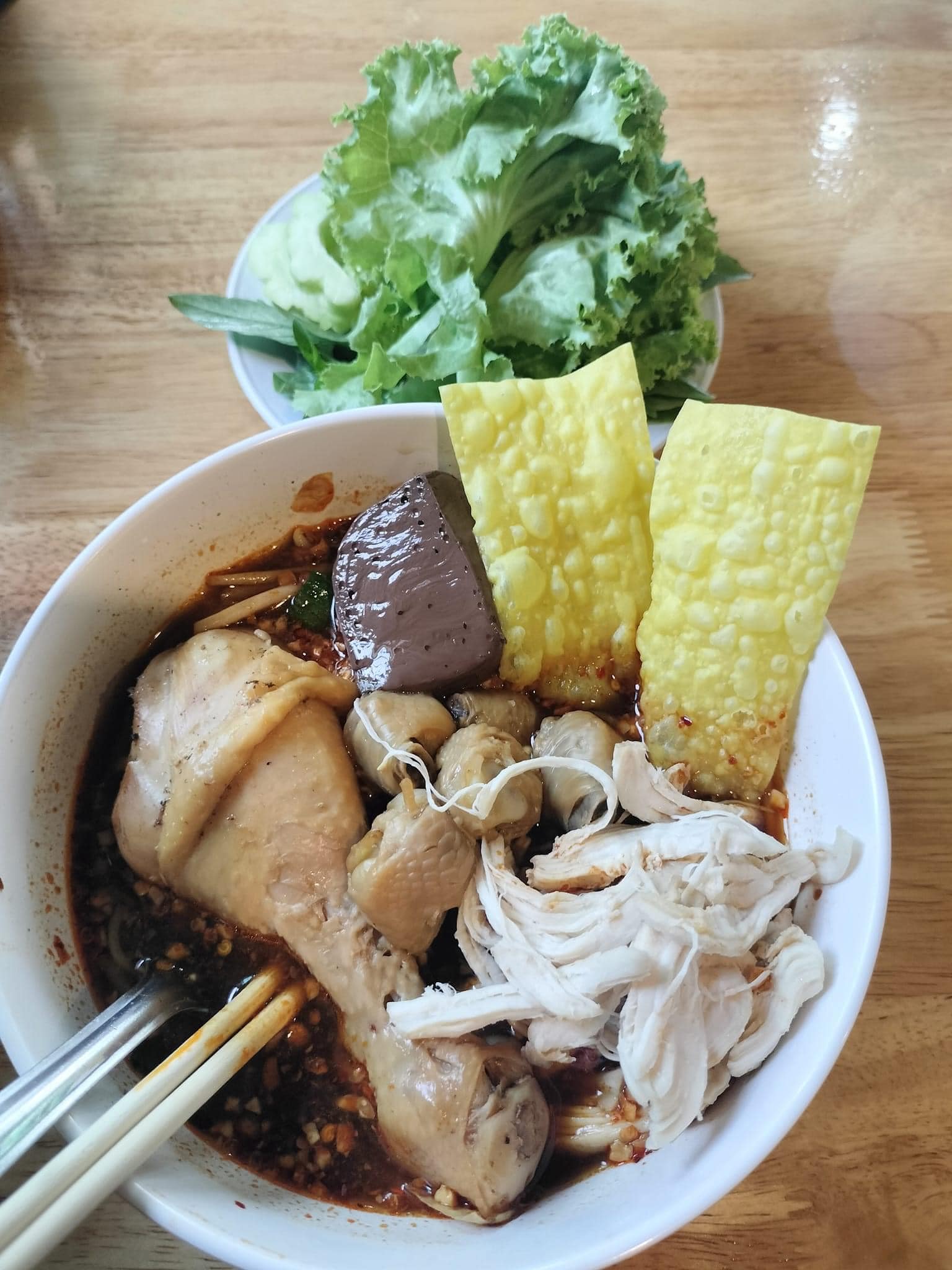 นิยมบุฟเฟ่ต์ ก๋วยเตี๋ยวไก่มะระ, ก๋วยเตี๋ยวเรือ จ้าวคุณ Jaokhun ปากน้ำ สมุทรปราการ, นายท่าน, เฮียปิงลูกชิ้นปลาหมึก, สำรวยก๋วยเตี๋ยวเนื้อ วัดอโศการาม, ก๋วยเตี๋ยวเรือเติมบุญ, ก๋วยเตี๋ยวปลื้ม เนื้อตุ๋น หมูตุ๋น, ก๋วยเตี๋ยวเนื้อ เจ๊หงษ์ แพรกษา, ก๋วยเตี๋ยวเป็ดเจ๊เต็ง, ต.รุ่งโรจน์ ลูกชิ้นปลา, เนื้อตุ๋น แม่ประคำ อร่อยที่สุดในโลก 24 ชม., เจ๊ลี ก๋วยเตี๋ยวเรืออยุธยา รสเด็ด, ติ๋มก๋วยเตี๋ยวเป็ด, ก๋วยเตี๋ยวลูกชิ้นยักษ์ - สะพานเขียว, ก๋วยเตี๋ยวดาวทอง, ก๋วยเตี๋ยวข้ามฟาก, สถานีรถไฟฟ้าทิพวัล-แบริ่งเก่า, ก๋วยเตี๋ยวเรือตรากบ ปั๊ม ปตท.สมจิตร, เจ๊ดา ก๋วยเตี๋ยวเป็ด ปากน้ำ