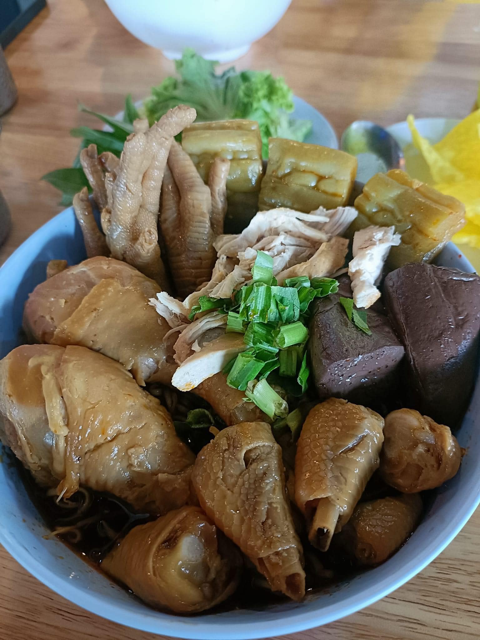 นิยมบุฟเฟ่ต์ ก๋วยเตี๋ยวไก่มะระ, ก๋วยเตี๋ยวเรือ จ้าวคุณ Jaokhun ปากน้ำ สมุทรปราการ, นายท่าน, เฮียปิงลูกชิ้นปลาหมึก, สำรวยก๋วยเตี๋ยวเนื้อ วัดอโศการาม, ก๋วยเตี๋ยวเรือเติมบุญ, ก๋วยเตี๋ยวปลื้ม เนื้อตุ๋น หมูตุ๋น, ก๋วยเตี๋ยวเนื้อ เจ๊หงษ์ แพรกษา, ก๋วยเตี๋ยวเป็ดเจ๊เต็ง, ต.รุ่งโรจน์ ลูกชิ้นปลา, เนื้อตุ๋น แม่ประคำ อร่อยที่สุดในโลก 24 ชม., เจ๊ลี ก๋วยเตี๋ยวเรืออยุธยา รสเด็ด, ติ๋มก๋วยเตี๋ยวเป็ด, ก๋วยเตี๋ยวลูกชิ้นยักษ์ - สะพานเขียว, ก๋วยเตี๋ยวดาวทอง, ก๋วยเตี๋ยวข้ามฟาก, สถานีรถไฟฟ้าทิพวัล-แบริ่งเก่า, ก๋วยเตี๋ยวเรือตรากบ ปั๊ม ปตท.สมจิตร, เจ๊ดา ก๋วยเตี๋ยวเป็ด ปากน้ำ