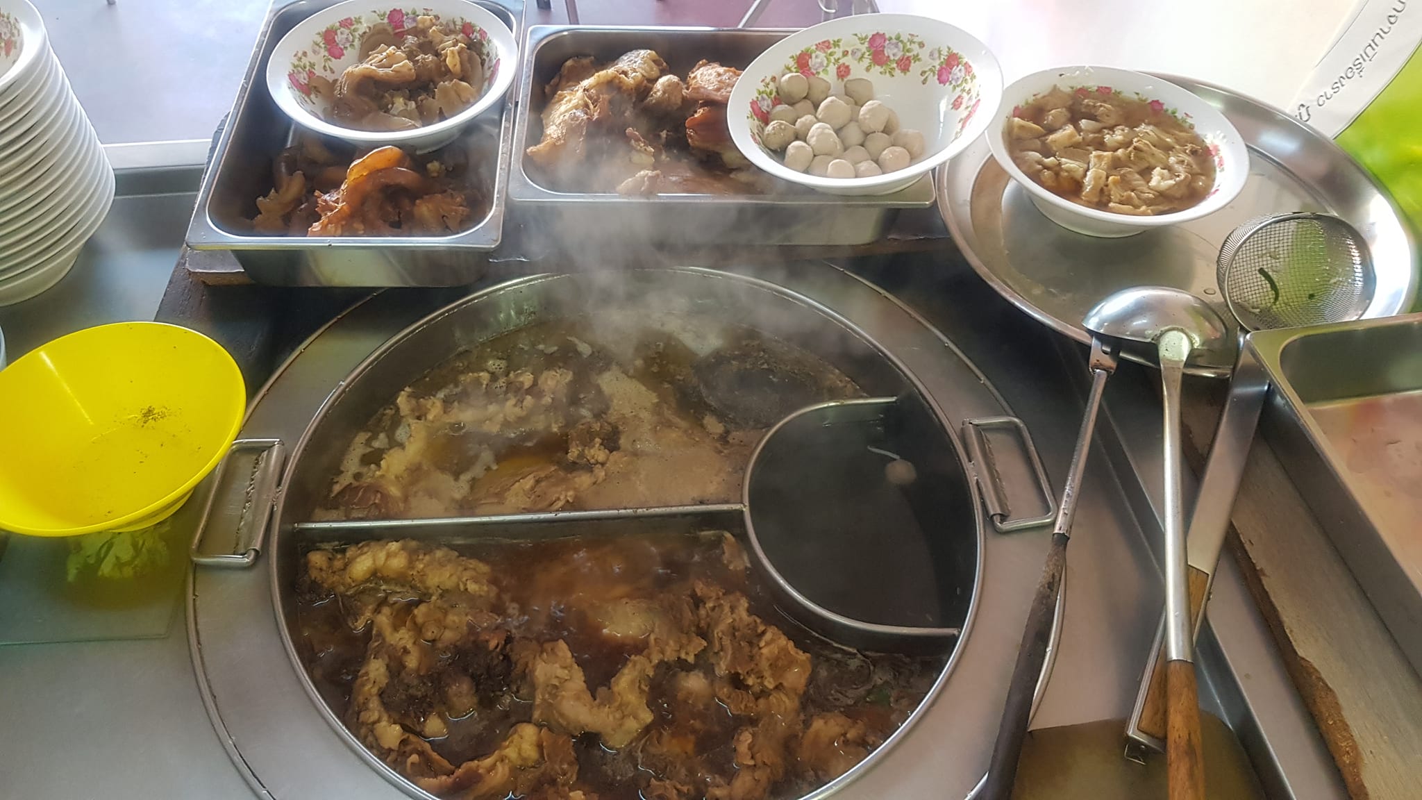 นิยมบุฟเฟ่ต์ ก๋วยเตี๋ยวไก่มะระ, ก๋วยเตี๋ยวเรือ จ้าวคุณ Jaokhun ปากน้ำ สมุทรปราการ, นายท่าน, เฮียปิงลูกชิ้นปลาหมึก, สำรวยก๋วยเตี๋ยวเนื้อ วัดอโศการาม, ก๋วยเตี๋ยวเรือเติมบุญ, ก๋วยเตี๋ยวปลื้ม เนื้อตุ๋น หมูตุ๋น, ก๋วยเตี๋ยวเนื้อ เจ๊หงษ์ แพรกษา, ก๋วยเตี๋ยวเป็ดเจ๊เต็ง, ต.รุ่งโรจน์ ลูกชิ้นปลา, เนื้อตุ๋น แม่ประคำ อร่อยที่สุดในโลก 24 ชม., เจ๊ลี ก๋วยเตี๋ยวเรืออยุธยา รสเด็ด, ติ๋มก๋วยเตี๋ยวเป็ด, ก๋วยเตี๋ยวลูกชิ้นยักษ์ - สะพานเขียว, ก๋วยเตี๋ยวดาวทอง, ก๋วยเตี๋ยวข้ามฟาก, สถานีรถไฟฟ้าทิพวัล-แบริ่งเก่า, ก๋วยเตี๋ยวเรือตรากบ ปั๊ม ปตท.สมจิตร, เจ๊ดา ก๋วยเตี๋ยวเป็ด ปากน้ำ