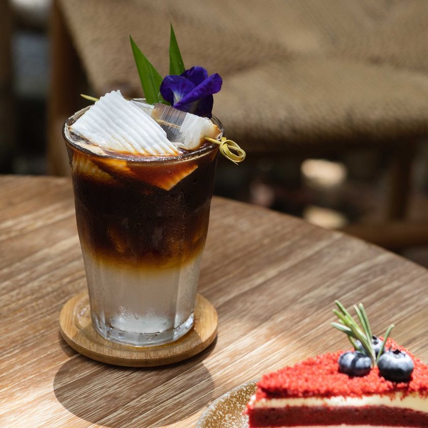 บ้านสวย ในสวน, Siam Brasserie , The Treehouse Nongchok, Natura Cafe, BaanNaiSuan Cafe&amp;Yoga, Patom, Portobello &amp; Désiré, ครัวบ้านสวนสุวรรณ, ร้านอาหารฐิตารีย์ สวนรถไฟ จตุจักร, บ้านสวน อบอวลรัก