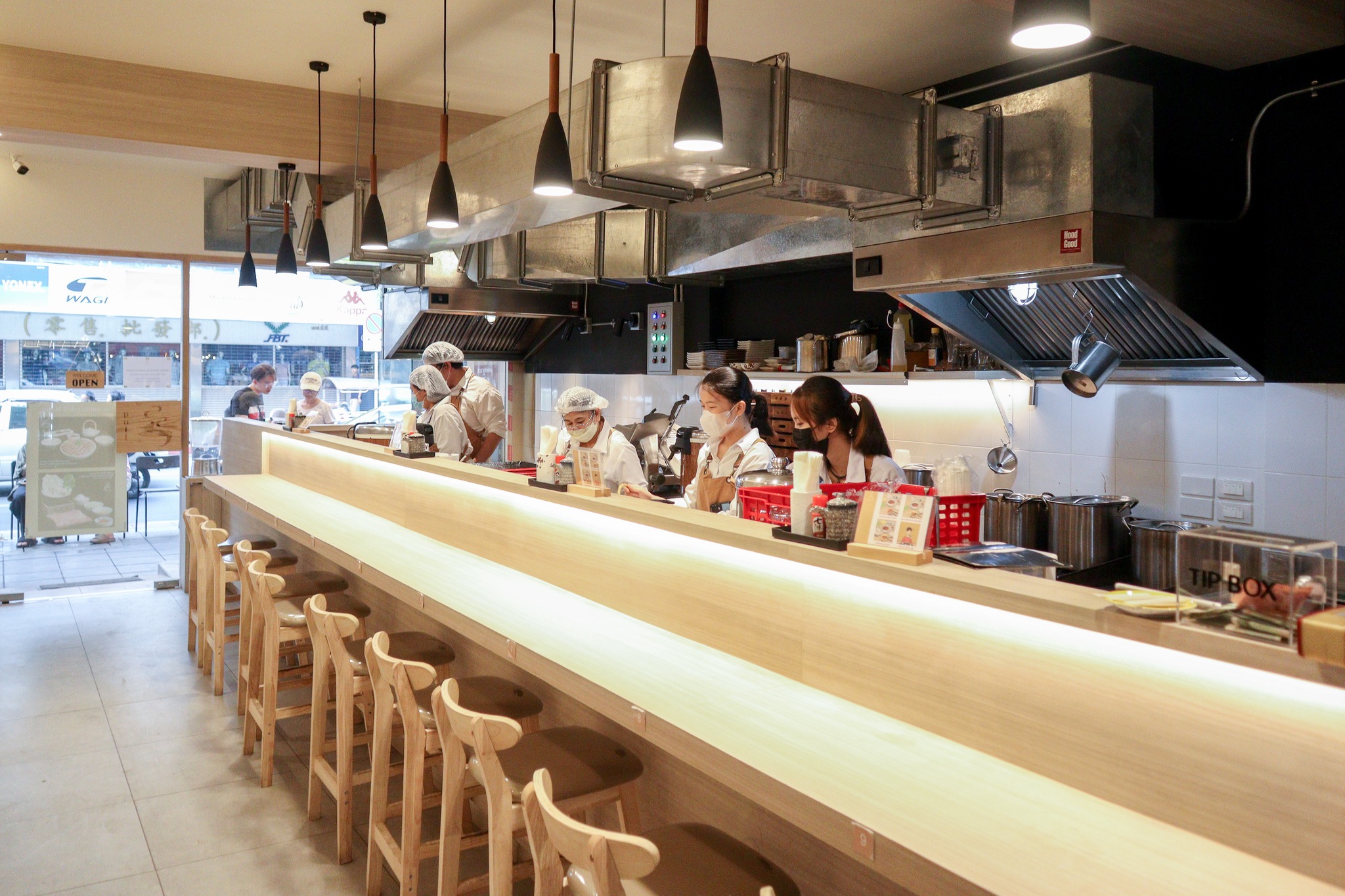 เจ๊โอว, กุยช่ายอาแปะเจ้าเก่า, มณีจ๋า ซีฟู้ด, ตุ้งแฉ่เตาถ่าน, เสน่ห์ ลาบก้อย, ต้าเสี่ยวหม่าล่า, อั่งเป่าหม่าล่าชาบู, ซ้งเป็ดพะโล้, สาขาสามย่าน, Engchuan Chufang, สมบูรณ์โภชนา, สาขาบรรทัดทอง, เอ๋ ซีฟู้ด, ทับทิม, พาข้าว-บรรทัดทอง, ก๋วยเตี๋ยวเอี่ยมน้อย, โจ๊กสามย่าน, สาขาบรรทัดทอง, เจ๊เกียง, เช็งซิมอี๊, สาขาสเตเดียมวัน, ลูกชิ้นปลาบรรทัดทอง, แหลกไม่แหลก, Kemuri, หมูสะเต๊ะ ซีอิ๊วดำ มิ้งโภชนา, ยำเจ้ศรี, น้ำเต้าหู้เจ๊วรรณ, ตั้งซุ่ยเฮงโภชนา, ปังเด็ด, สาขาบรรทัดทอง, ท่าน้ำนัว Thanamnua, บัวลอยปริญญา ลาวาไส้ทะลัก, รสดีเด็ด บ้านคุณนพ, Roddeeded BAAN KHUN NOP, ทวีโชคหมูกะทะ สาขา9 บรรทัดทอง