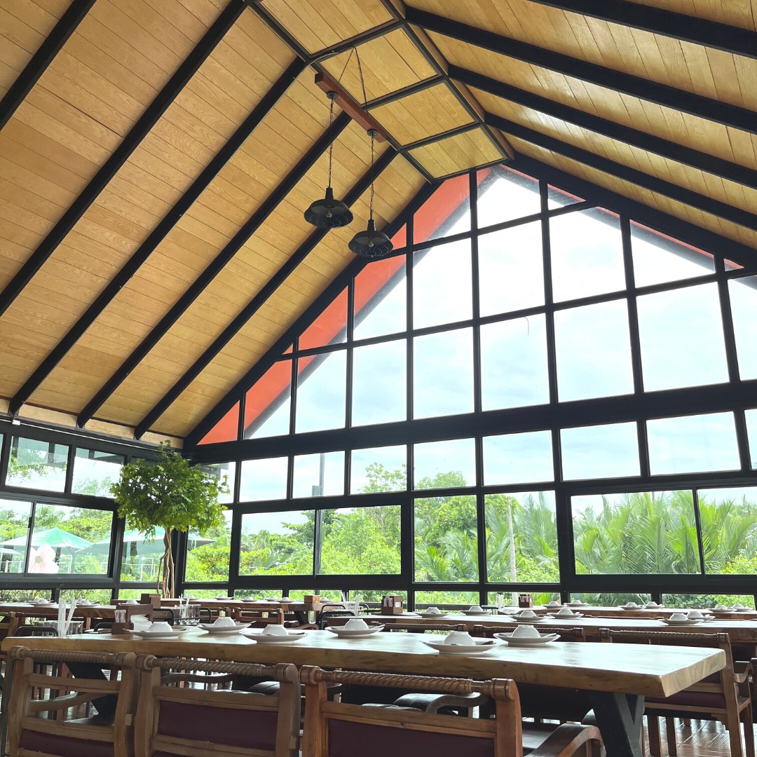 อุ่นใจริเวอร์ไซด์, สมพงศ์ ซีฟู๊ด, แป๊ะเก๊า โภชนา, ครัวบ้านเปิ้ล, ครัวปีกไม้, PLAY FARM Restaurant, เปียอู๋ โภชนา, ส้มตำดนตรี, สาขาเทพารักษ์, นายหมาทะเลมีชีวิต ตำหรุ, ครัวบุญเลิศ บางปู