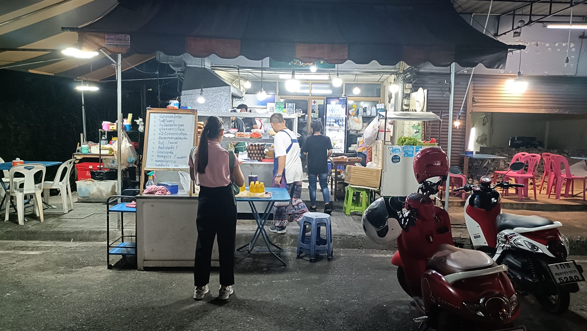 อุ่นใจริเวอร์ไซด์, สมพงศ์ ซีฟู๊ด, แป๊ะเก๊า โภชนา, ครัวบ้านเปิ้ล, ครัวปีกไม้, PLAY FARM Restaurant, เปียอู๋ โภชนา, ส้มตำดนตรี, สาขาเทพารักษ์, นายหมาทะเลมีชีวิต ตำหรุ, ครัวบุญเลิศ บางปู