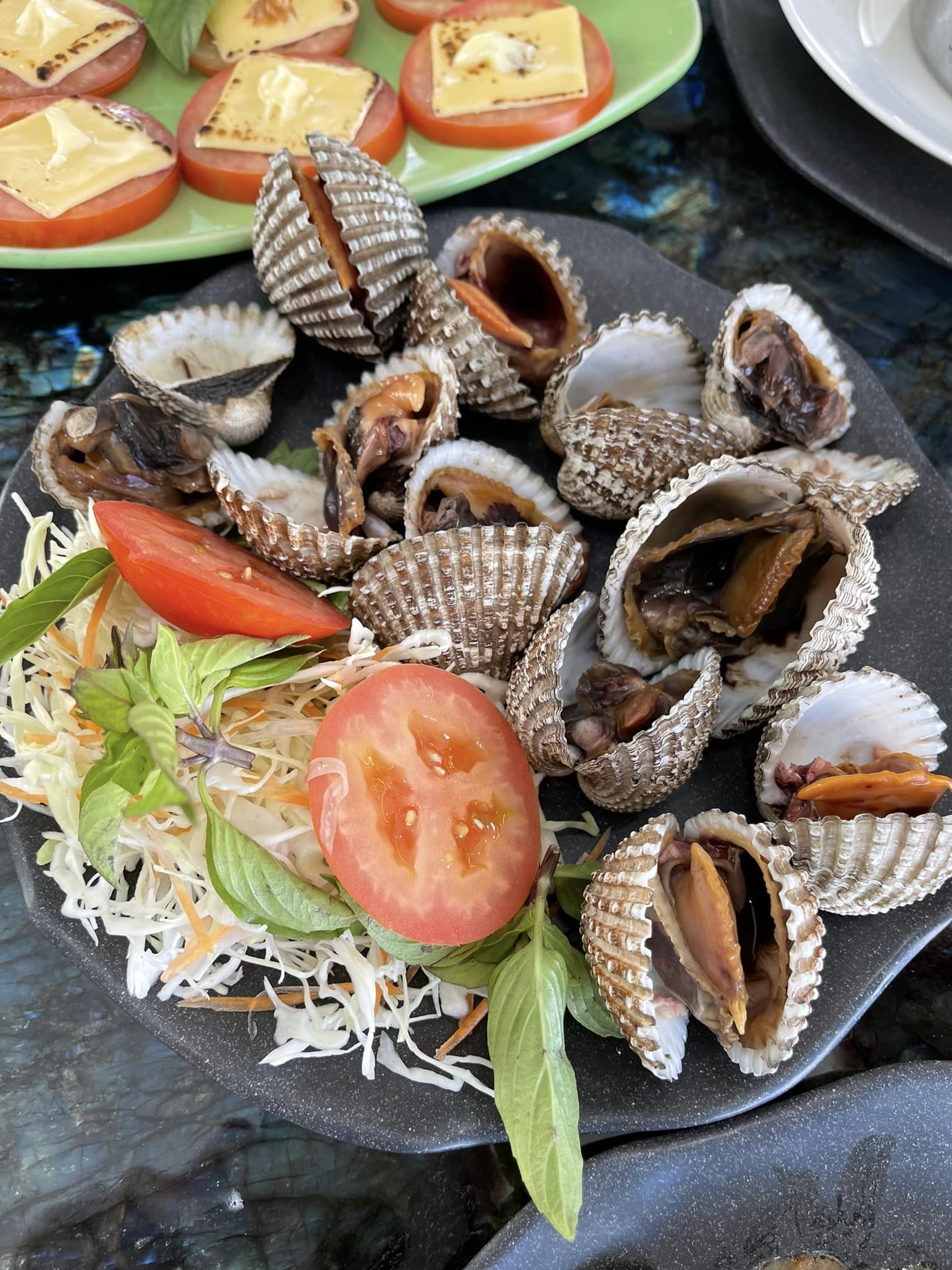 อุ่นใจริเวอร์ไซด์, สมพงศ์ ซีฟู๊ด, แป๊ะเก๊า โภชนา, ครัวบ้านเปิ้ล, ครัวปีกไม้, PLAY FARM Restaurant, เปียอู๋ โภชนา, ส้มตำดนตรี, สาขาเทพารักษ์, นายหมาทะเลมีชีวิต ตำหรุ, ครัวบุญเลิศ บางปู