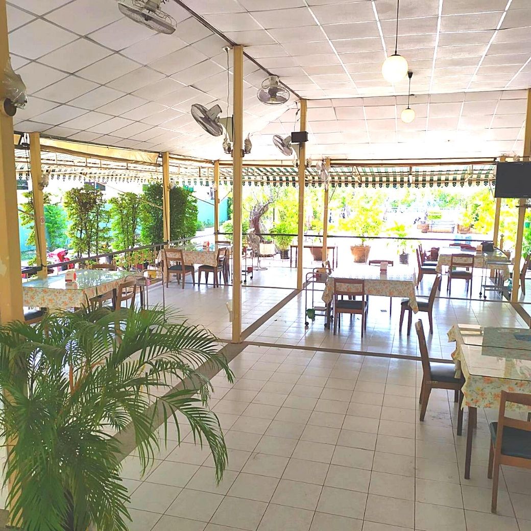 อุ่นใจริเวอร์ไซด์, สมพงศ์ ซีฟู๊ด, แป๊ะเก๊า โภชนา, ครัวบ้านเปิ้ล, ครัวปีกไม้, PLAY FARM Restaurant, เปียอู๋ โภชนา, ส้มตำดนตรี, สาขาเทพารักษ์, นายหมาทะเลมีชีวิต ตำหรุ, ครัวบุญเลิศ บางปู