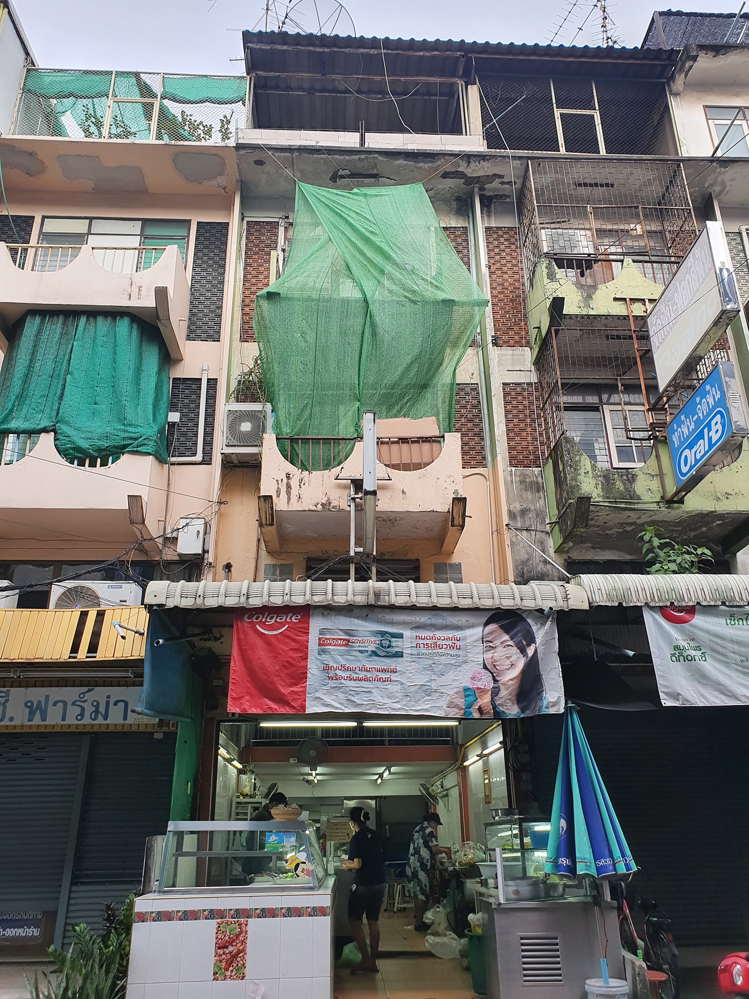 ครัวจำแลง แปลงกาย, ยุ้งข้าวหอม, ขมิ้น Camin Cuisine &amp; Cafe, สาขาอารีย์, ละมุนลิ้น โฮม คิทเช่น, ภูเก็จ, Bistro Palette, Aim.Bangkok, บ้านสะใภ้ใต้, ครัวข้าวหอม แกงปักษ์ใต้, บ้านไอซ์, Paknang.bkk, คุ้น•เคย Eatery, Cafe &amp; Bar, ครัวรสนคร, ครัวคุณอิ้น, สาขาเลียบทางด่วนรามอินทรา, ครัวปากพนัง (อาหารปักษ์ใต้), ปรายระย้า, เรือนแม่หลุย, มัลลิกา ชุมพร อาหารปักษ์ใต้